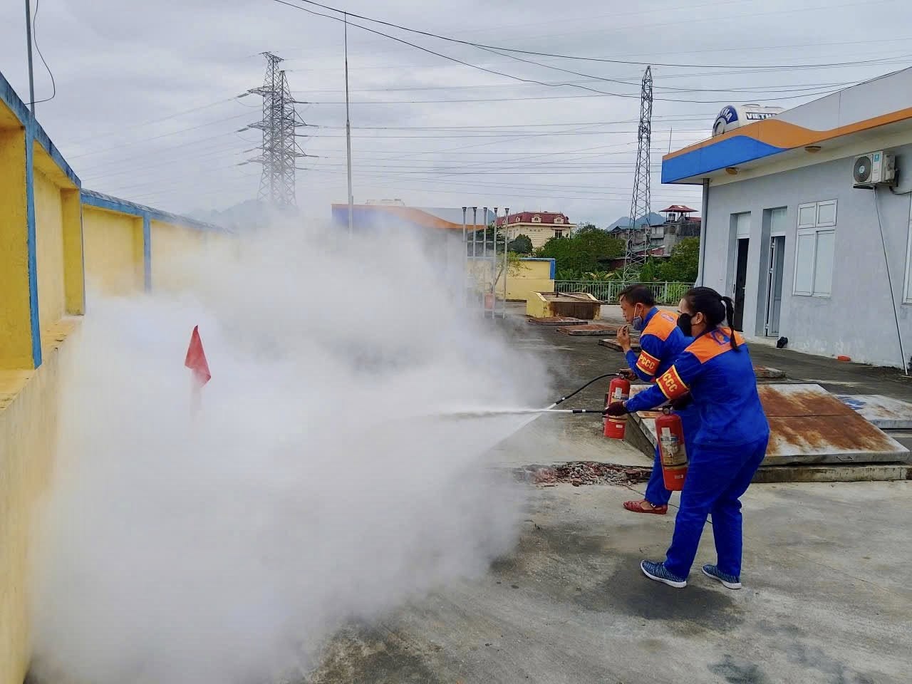 TỔ CHỨC THỰC TẬP PHƯƠNG ÁN CHỮA CHÁY VÀ CNCH PETROLIMEX