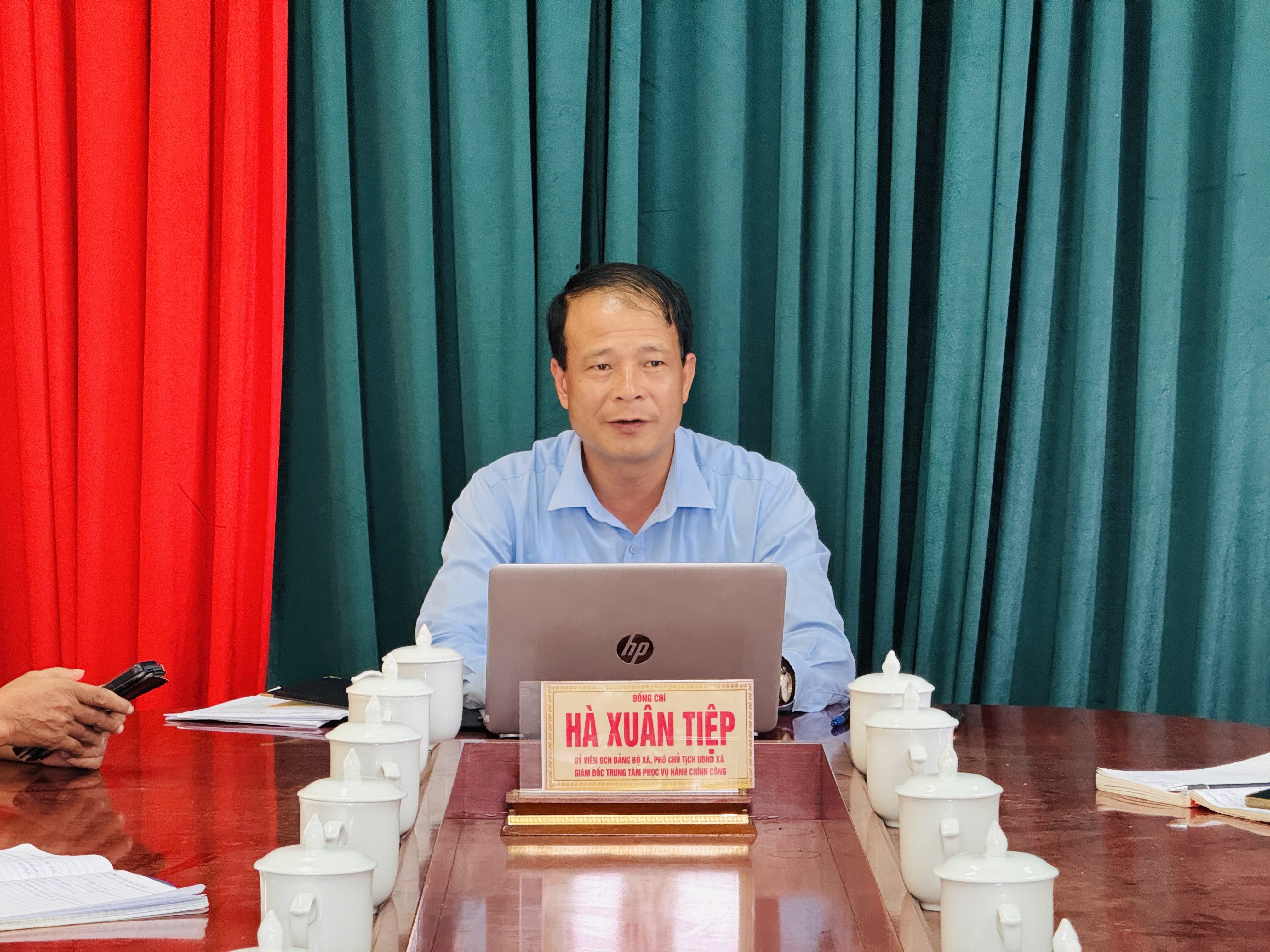 ĐỒNG CHÍ HÀ XUÂN TIỆP UỶ VIÊN BCH ĐẢNG BỘ XÃ, PHÓ CHỦ TỊCH UBND XÃ CHỦ TRÌ HỘI NGHỊ TRIỂN KHAI CÔNG TÁC SẮP XẾP THÔN TRÊN ĐỊA BÀN XÃ XUÂN VÂN