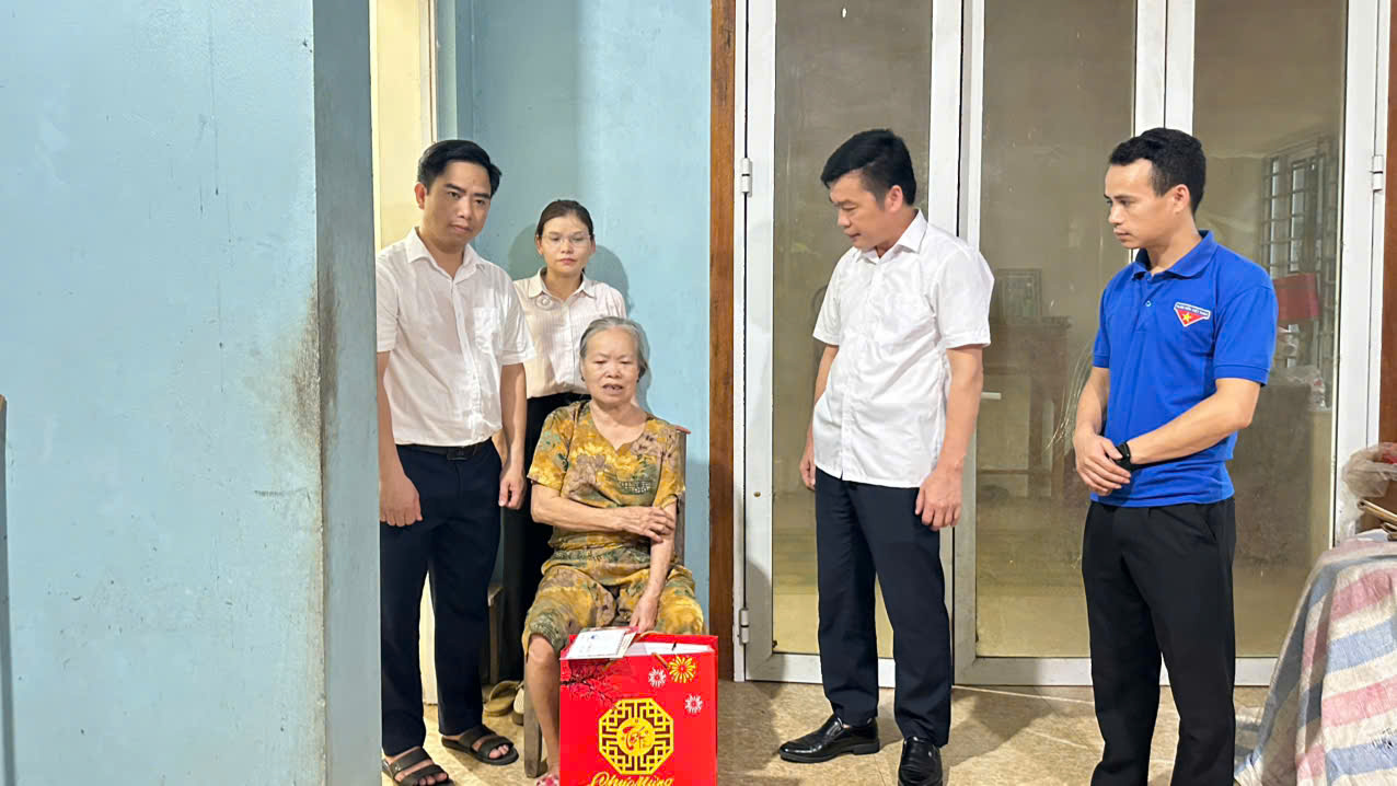tặng qu&agrave; 7.jpg