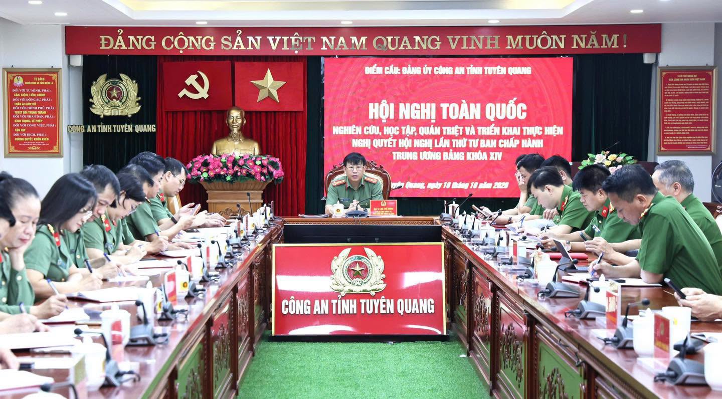 CÔNG AN TỈNH TUYÊN QUANG HỌC TẬP, QUÁN TRIỆT NGHỊ QUYẾT TRUNG ƯƠNG 4 KHÓA XIV