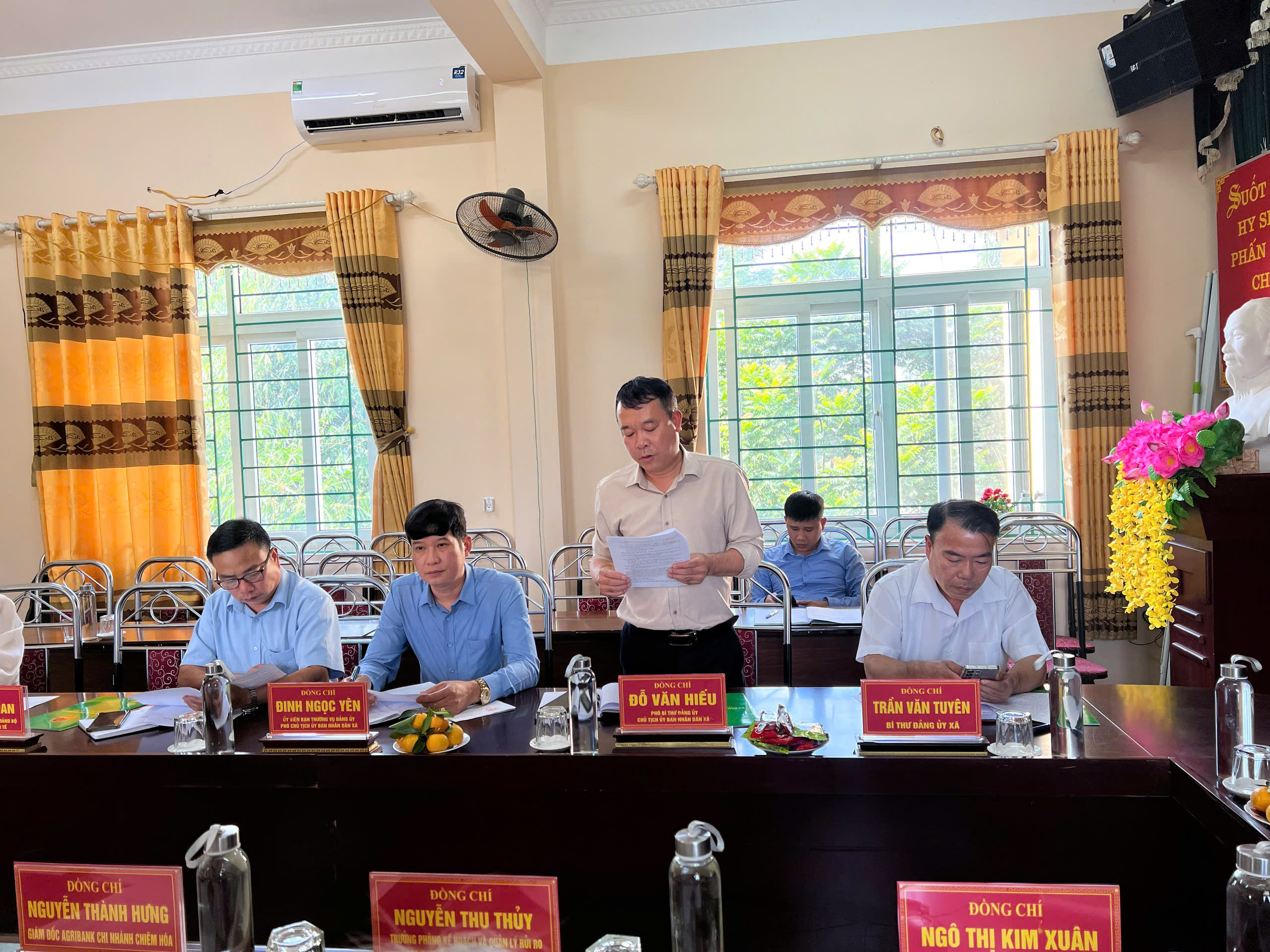  Ngân hàng Agribank Chi nhánh Tuyên Quang làm việc với xã Hòa An