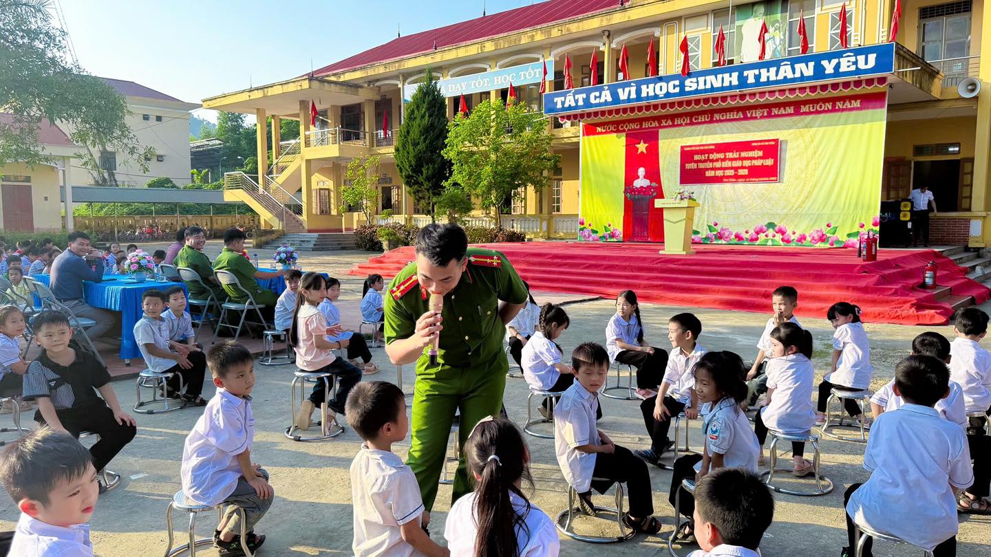 PHỐI HỢP TUYÊN TRUYỀN, PHỔ BIẾN, GIÁO DỤC PHÁP LUẬT TRONG TRƯỜNG HỌC