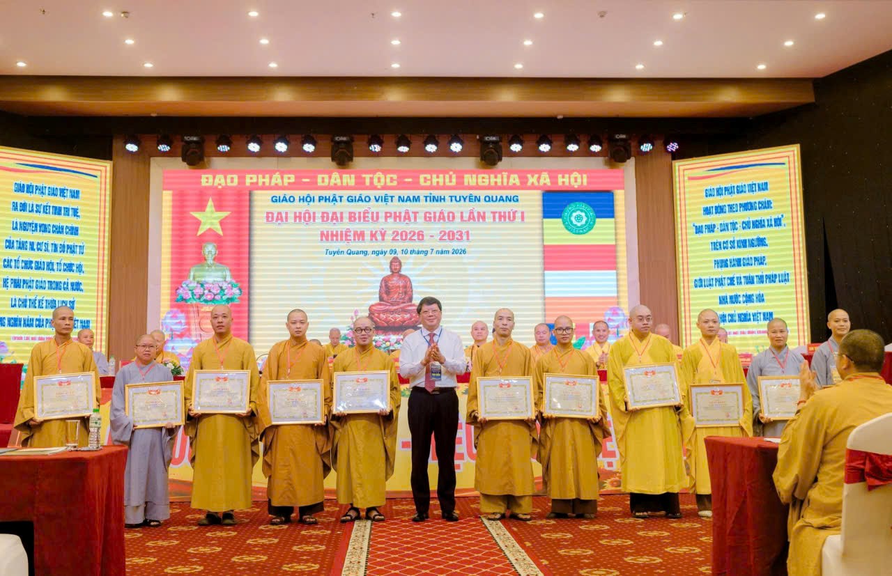QUẢN LÝ NHÀ N ƯỚC VỀ TÍN NGƯỠNG, TÔN GIÁO Ở TUYÊN QUANG TỪ THƯỢNG TÔN PHÁP LUẬT ĐẾN GẮN BÓ,  ĐỒNG HÀNH CÙNG DÂN TỘC