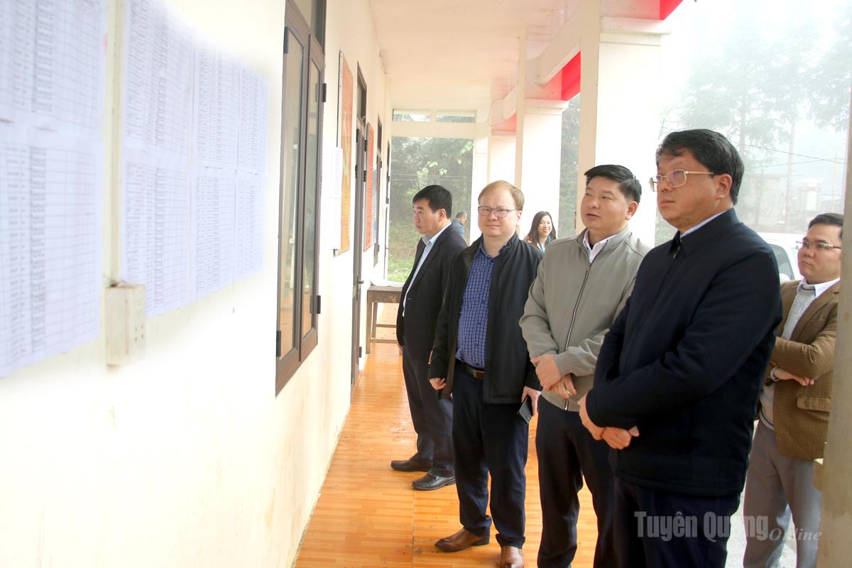 Đoàn kiểm tra số 3 Ủy ban bầu cử tỉnh, Ban bầu cử đại biểu Quốc hội số 4 kiểm tra công tác chuẩn bị bầu cử tại xã Giáp Trung và xã Minh Sơn