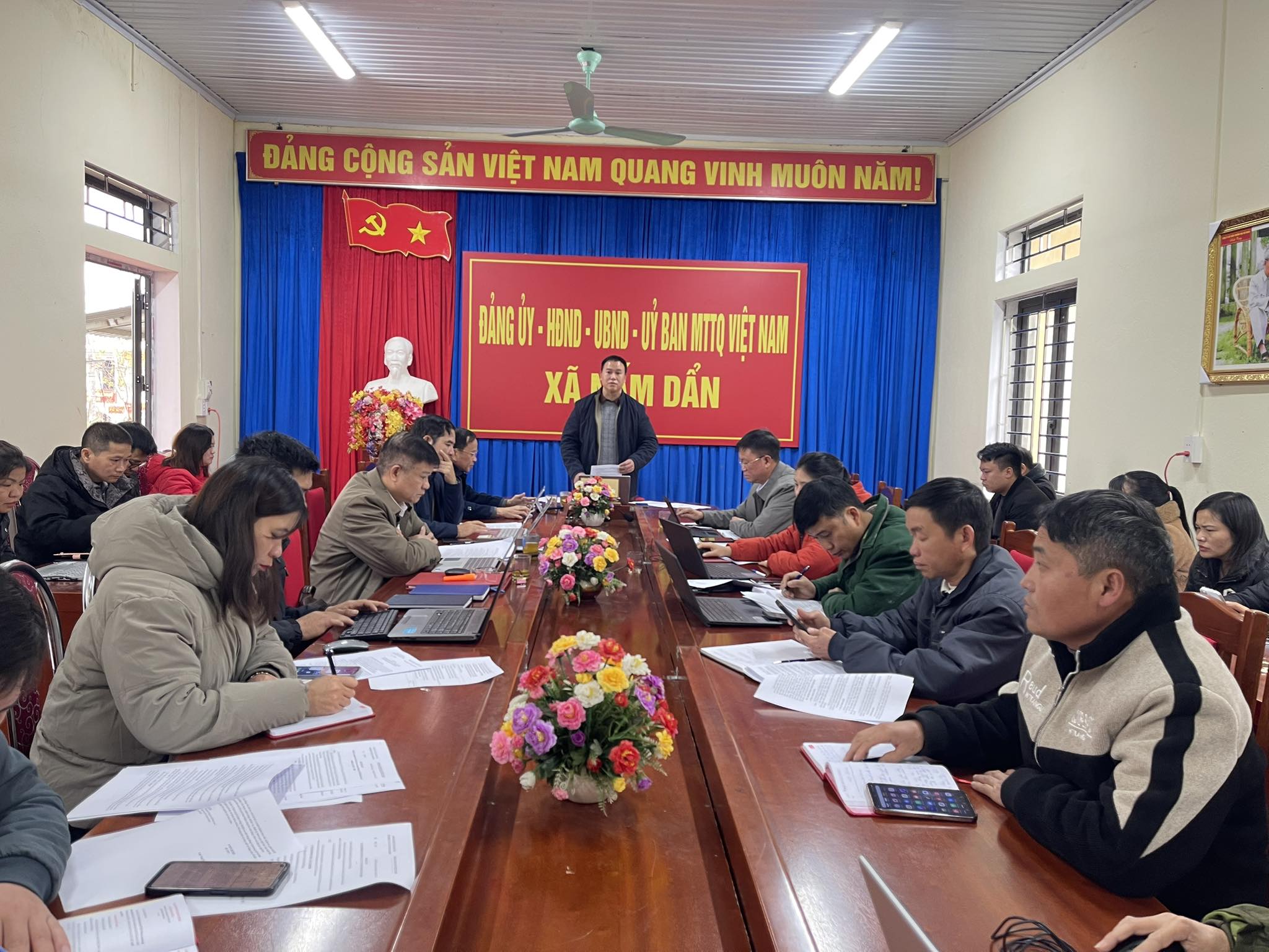 CHI BỘ CÁC CƠ QUAN ĐẢNG XÃ NẤM DẨN TỔ CHỨC SINH HOẠT KỲ THÁNG 01 NĂM 2026