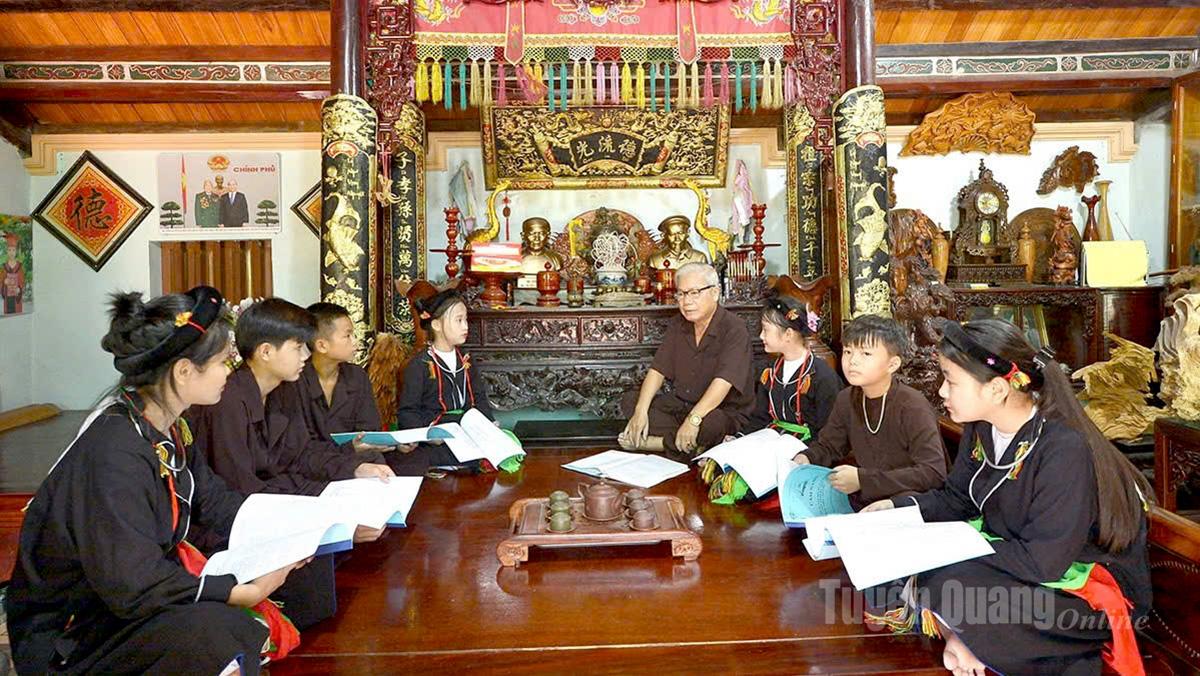 Phát huy vai trò của nghệ nhân dân gian