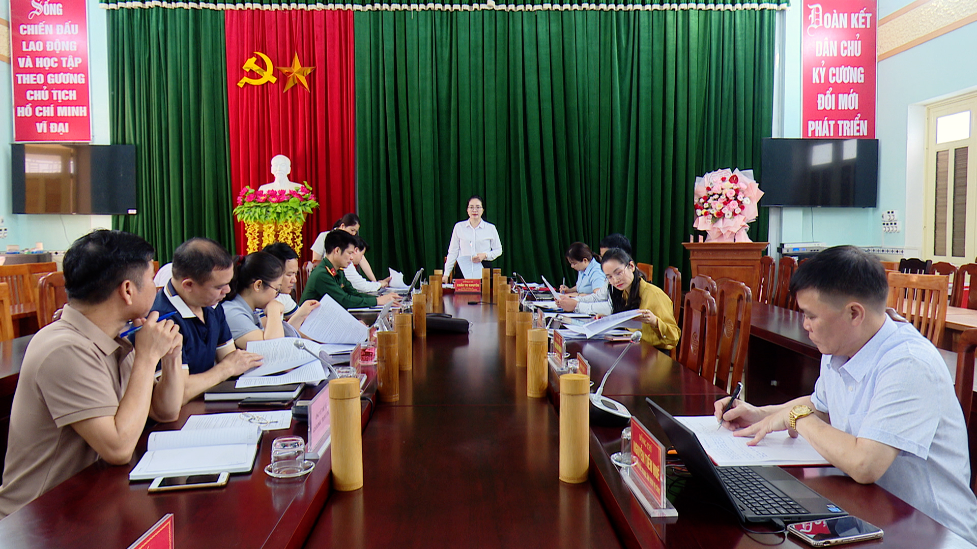 Hội nghị Thành viên UBND xã Minh Quang tháng 4 năm 2026