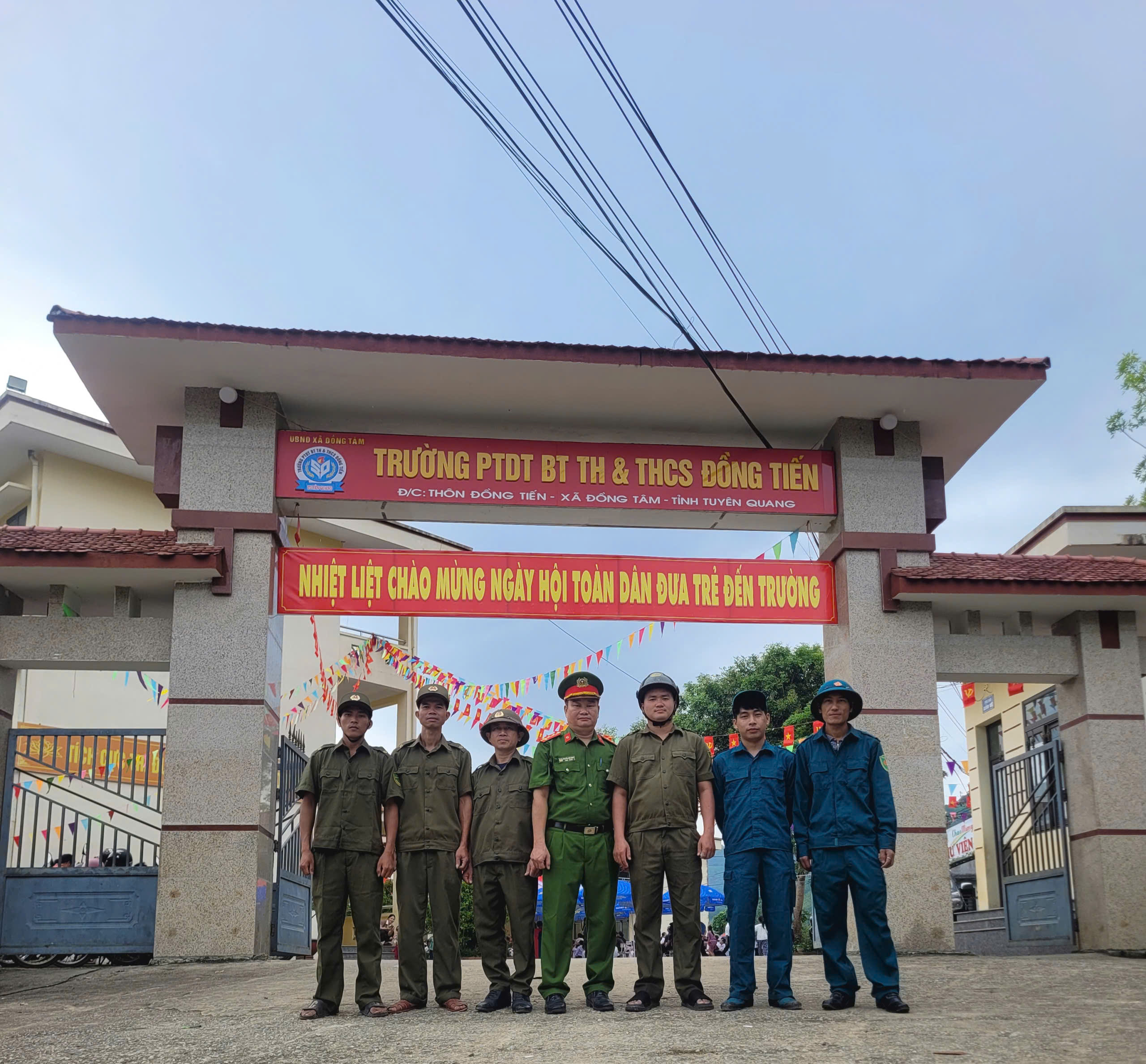 CÔNG AN XÃ ĐỒNG TÂM: CHỦ ĐỘNG TRIỂN KHAI CÁC BIỆN PHÁP BẢO ĐẢM ANTT VÀ AN TOÀN GIAO THÔNG TẠI CÁC CỔNG TRƯỜNG HỌC