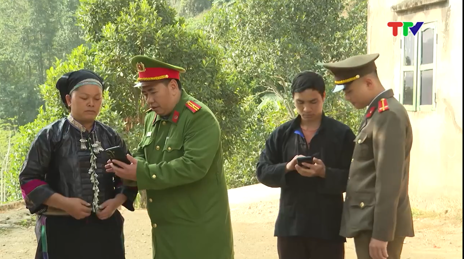 GIỮ VỮNG AN NINH TRÊN TUYẾN BIÊN GIỚI