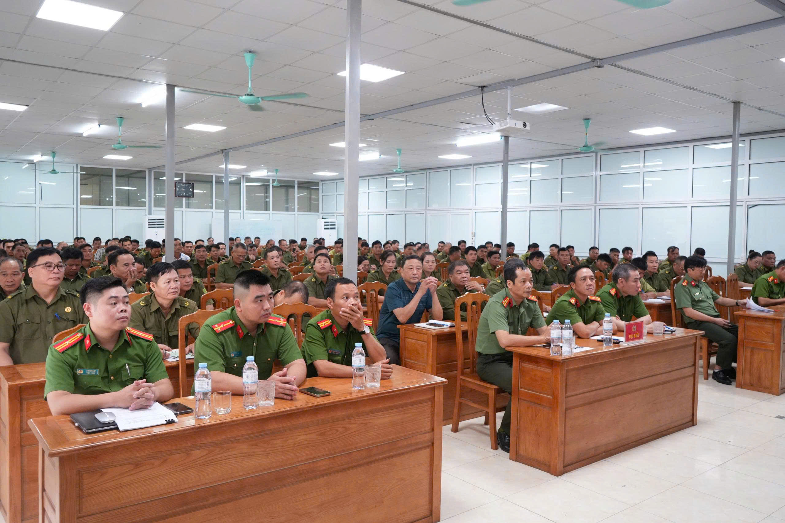 XÂY DỰNG "CÁNH TAY NỐI DÀI" VỮNG MẠNH: KHAI GIẢNG LỚP BỒI DƯỠNG NGHIỆP VỤ CHO LỰC LƯỢNG AN NINH TRẬT TỰ CƠ SỞ
