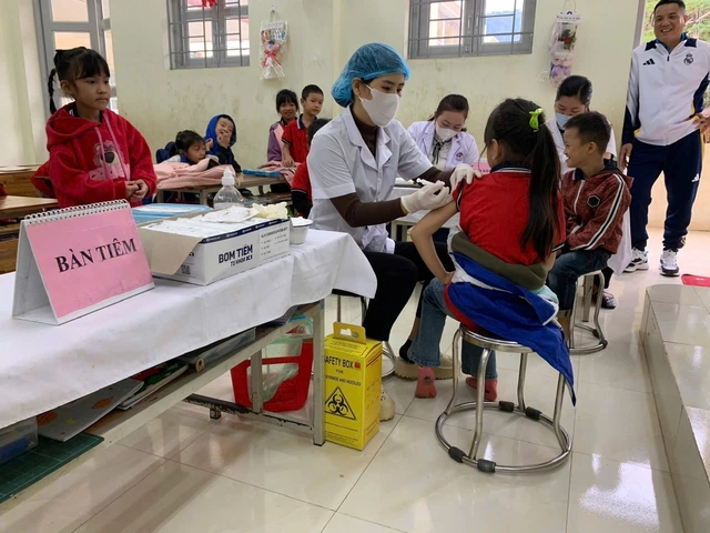 Tăng cường tiêm chủng vắc xin, chủ động phòng, chống bệnh bại liệt