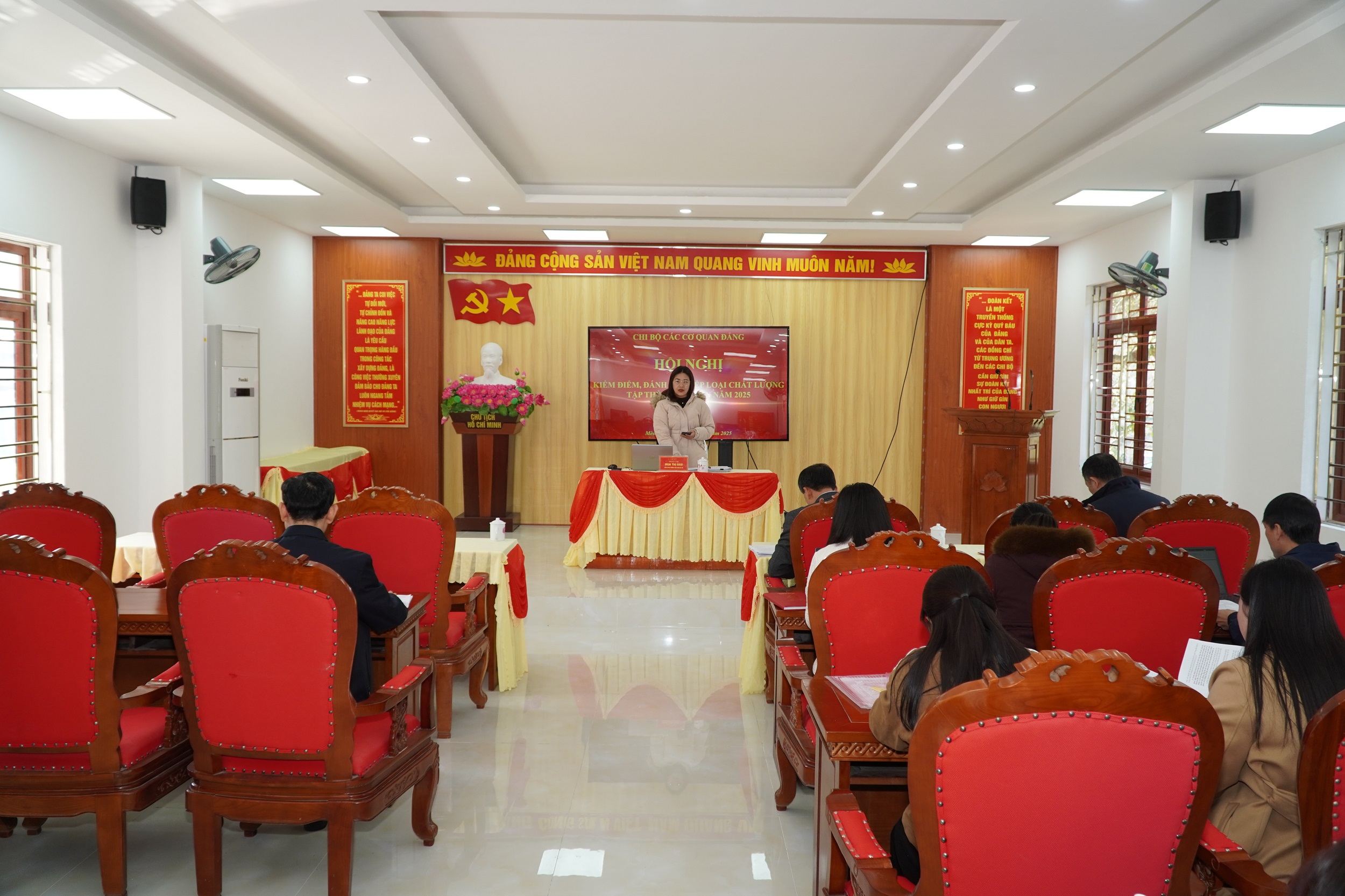 Chi bộ Các cơ quan Đảng tổ chức hội nghị kiểm điểm, đánh giá, xếp loại tập thể và cá nhân năm 2025