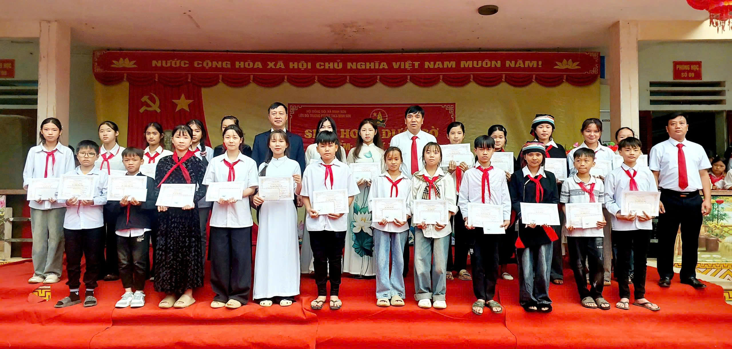 SINH HOẠT DƯỚI CỜ CHỦ ĐIỂM “TÔN SƯ TRỌNG ĐẠO"