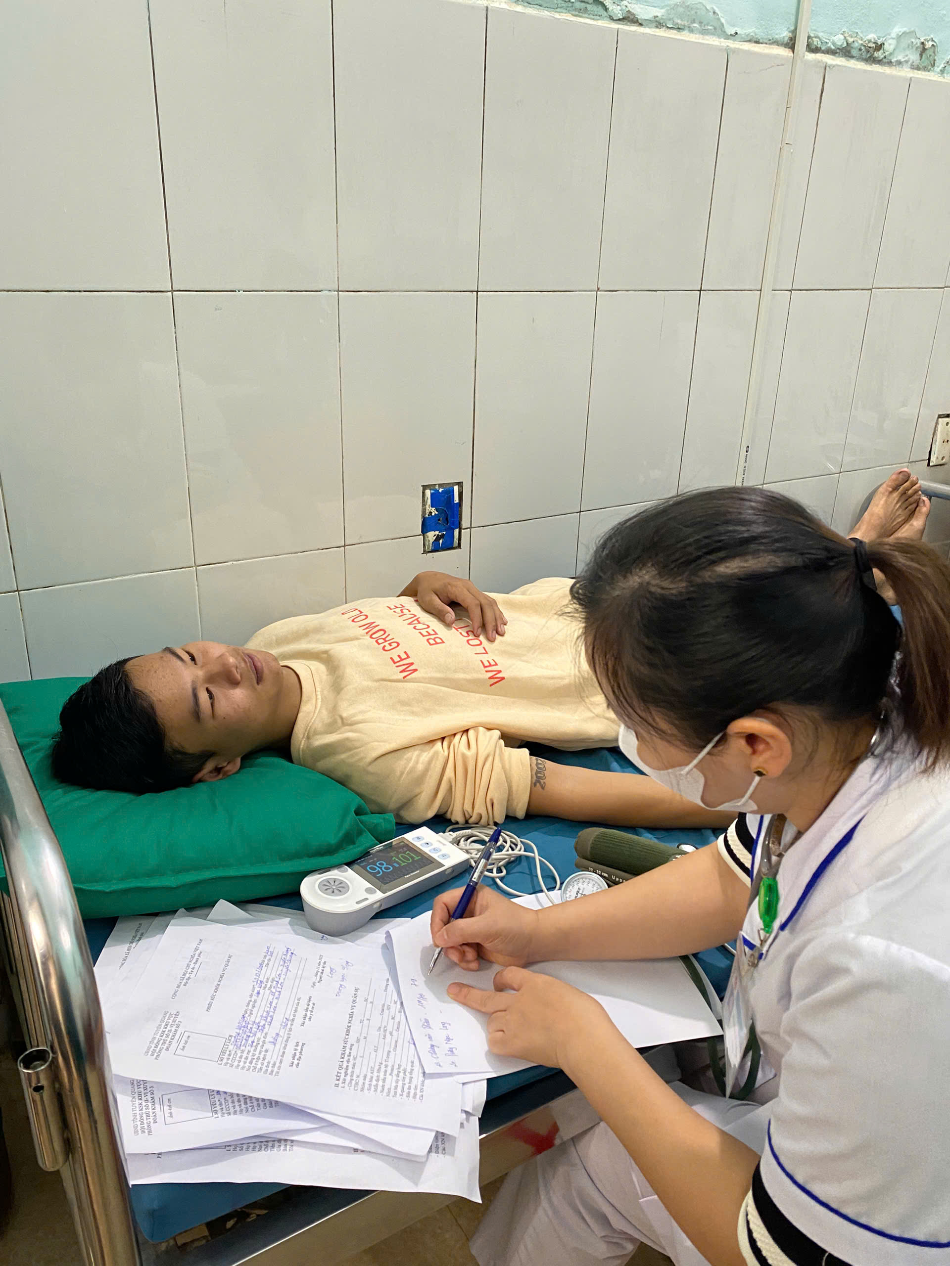 Hội đồng NVQS xã Minh Sơn, tỉnh Tuyên Quang đã đưa các công đạt sức khoẻ lên khám tuyển NVQS tại Bệnh viện đa khoa khu vực Bắc Mê