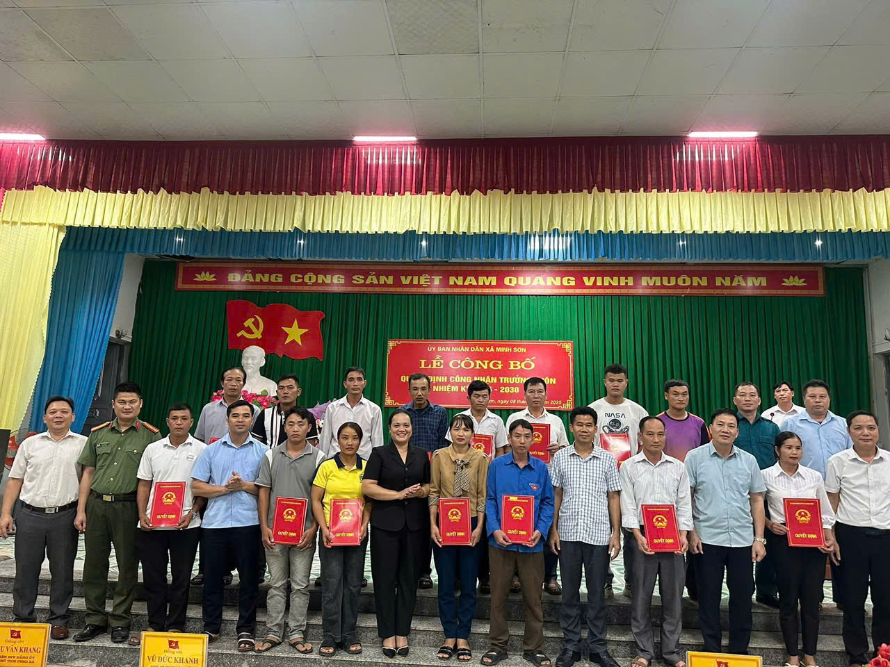 XÃ MINH SƠN TỔ CHỨC LỄ CÔNG BỐ QUYẾT ĐỊNH CÔNG NHẬN TRƯỞNG THÔN NHIỆM KỲ 2025 – 2030