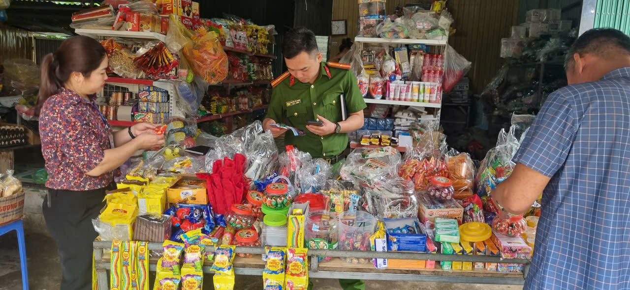 Xã Minh Sơn tổ chức kiểm tra vệ sinh an toàn thực phẩm trên địa bàn