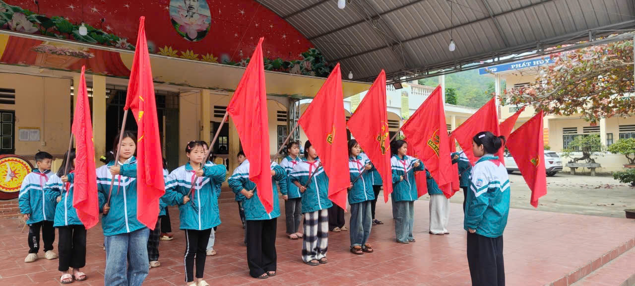 PHÁT TRIỂN NĂNG KHIẾU VÀ KỸ NĂNG SỐNG QUA MÔ HÌNH CÂU LẠC BỘ TẠI TRƯỜNG THCS