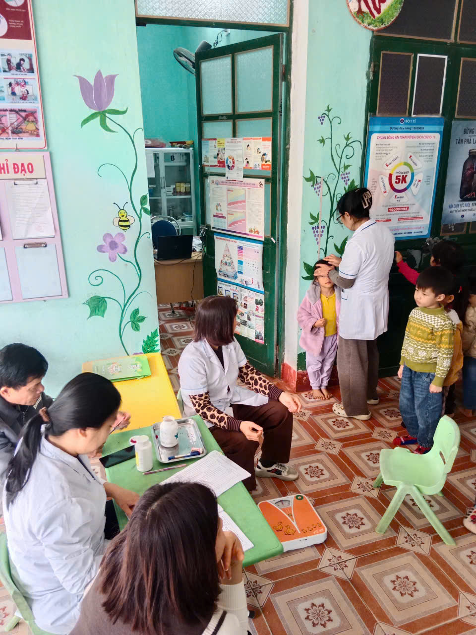 TRƯỜNG MẦM NON MINH TÂN TỔ CHỨC KHÁM SỨC KHỎE ĐỊNH KỲ CHO TRẺ