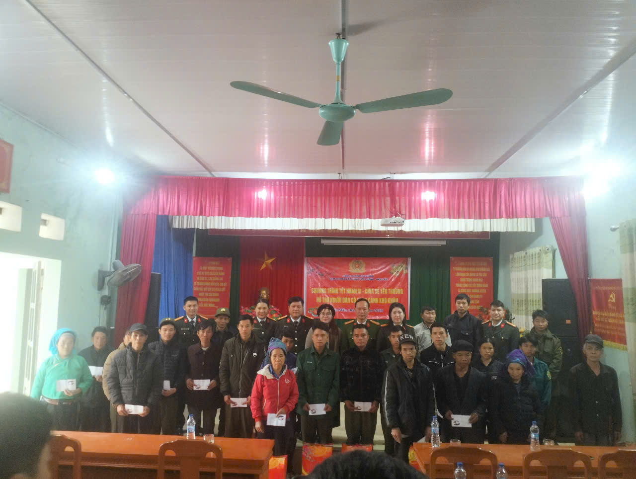 Chương trình tết nhân ái - chia sẻ yêu thương tại xã Nấm Dẩn