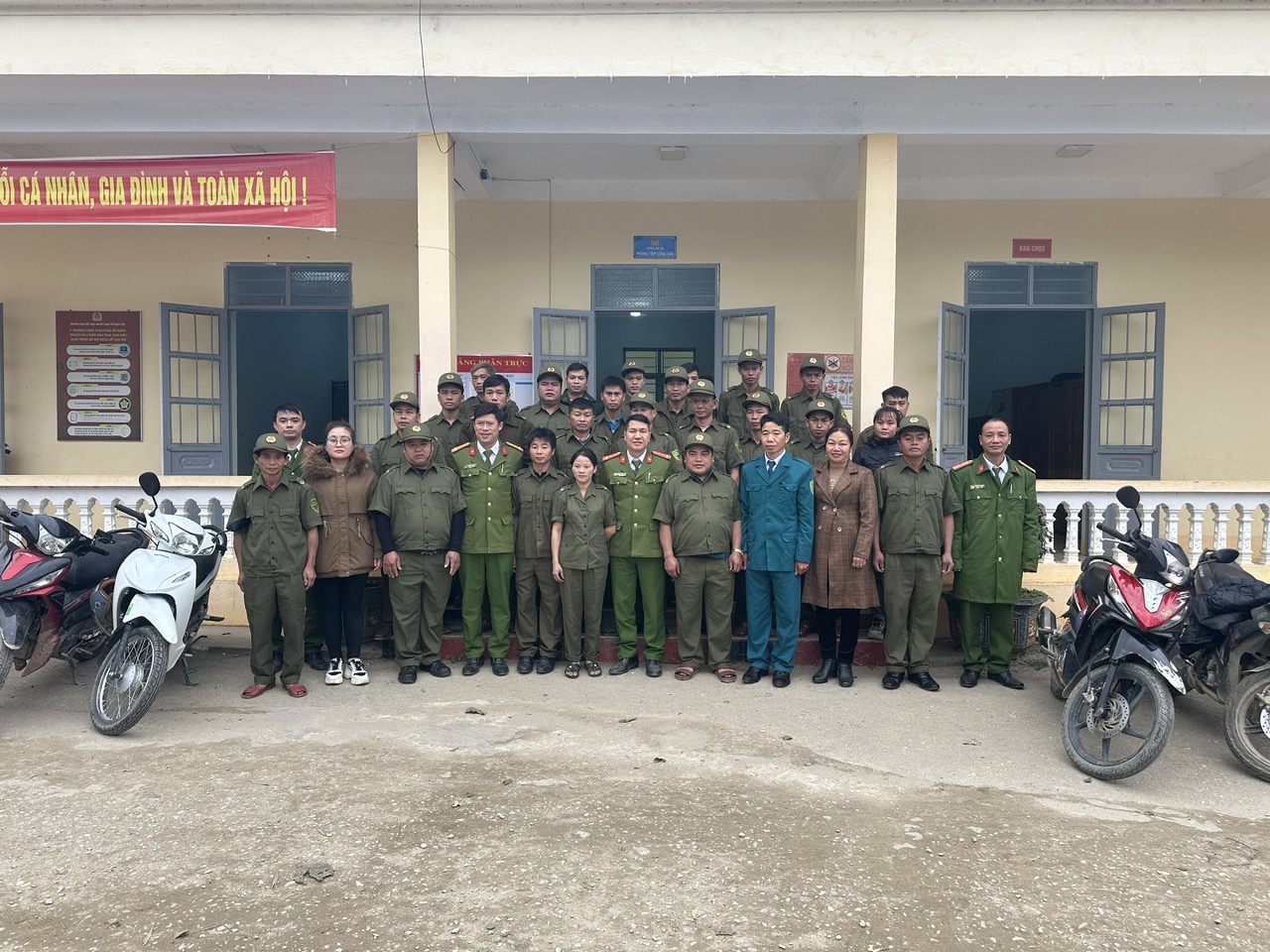 Công an xã Nấm Dẩn tổ chức lễ phát động Mở đợt cao điểm tấn công trấn áp tội phạm bảo vệ tuyệt đối an ninh, an toàn Tết Nguyên đán Ất Tỵ 2025