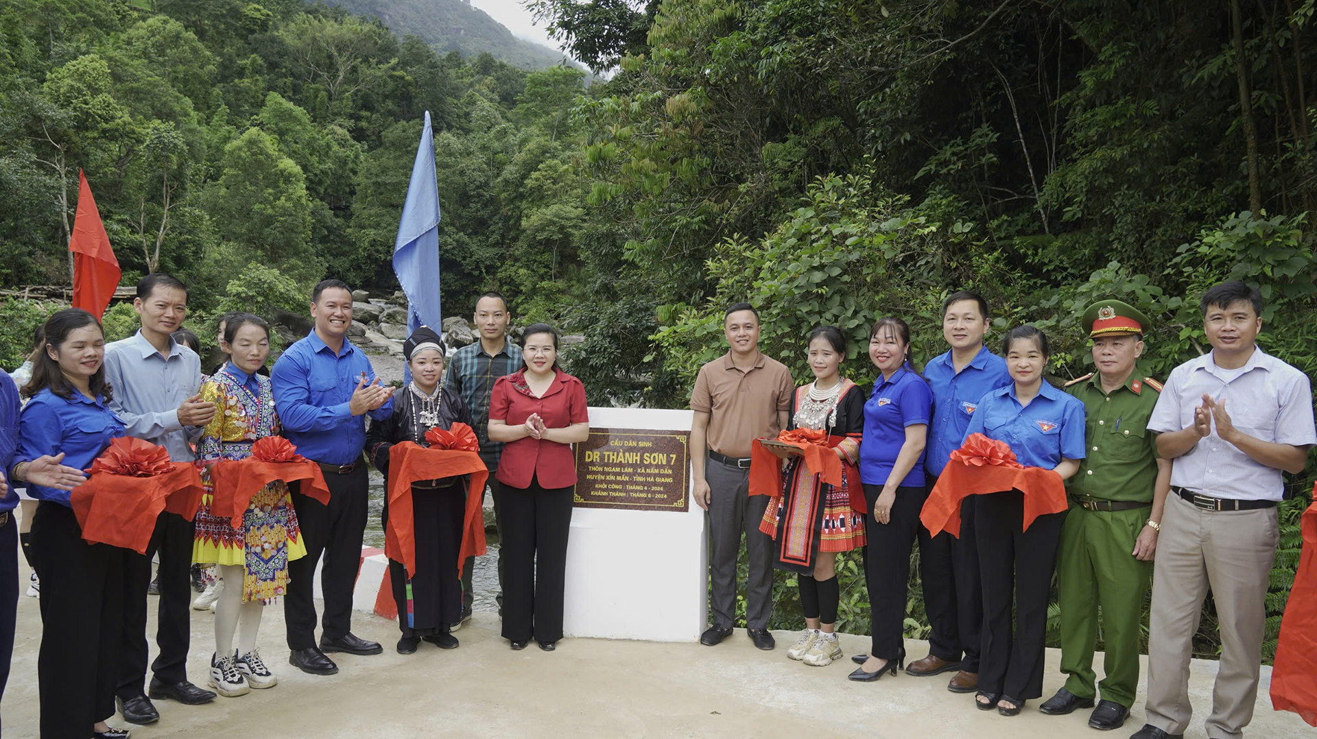 Khánh thành cầu dân sinh thôn Ngam Lâm, xã Nấm Dẩn