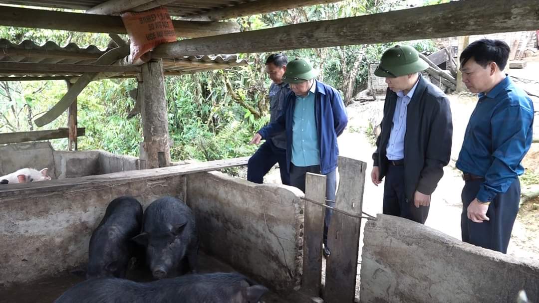 Đoàn công tác số 3 của Ban thường vụ Huyện uỷ giao ban tại xã Nậm Dịch