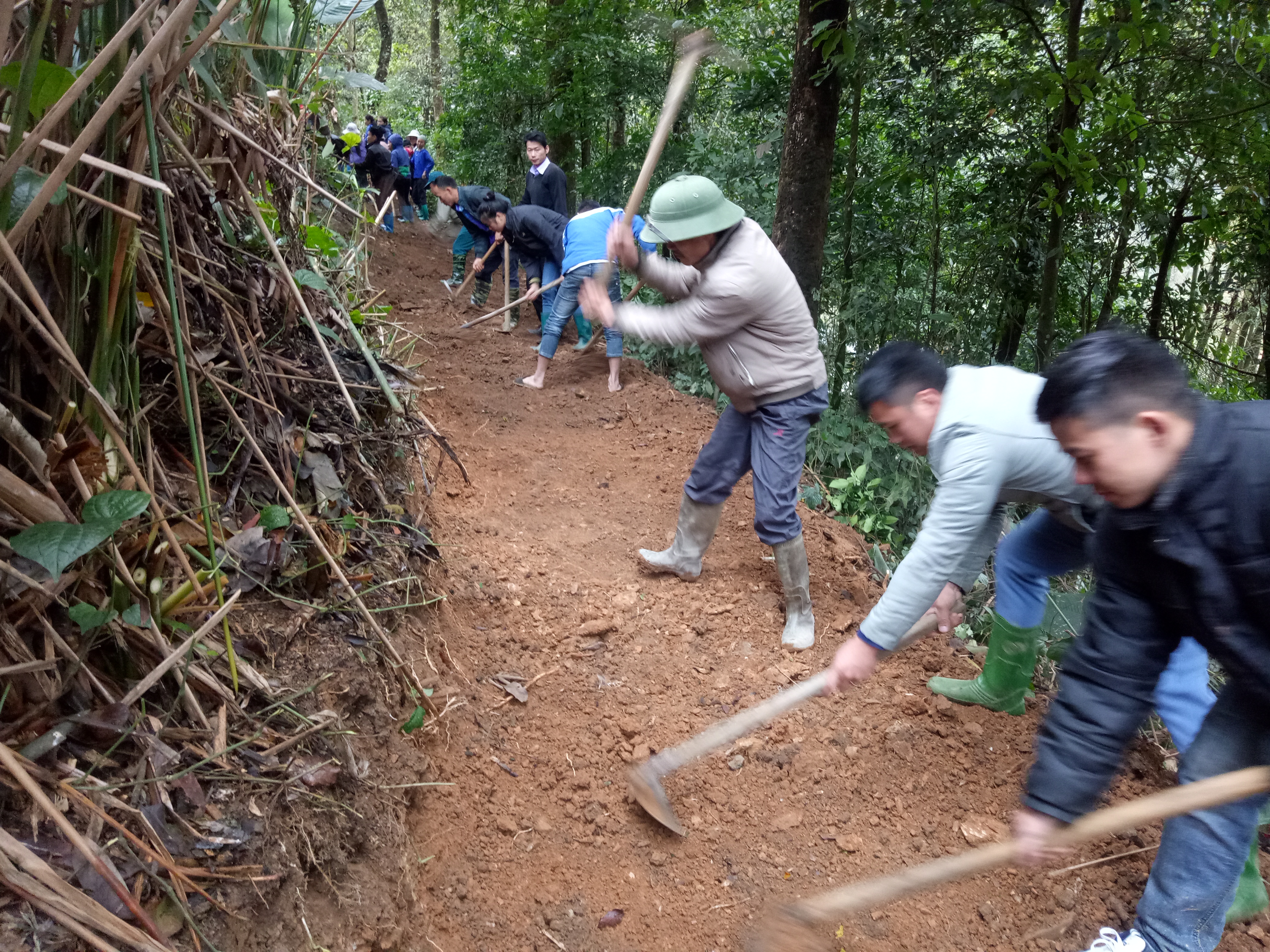 UBMTTQ xã Nghĩa Thuận phát động mở đường chào mừng Đại hội đảng bộ xã Nghĩa Thuận lần thứ V, nhiệm kỳ 2020