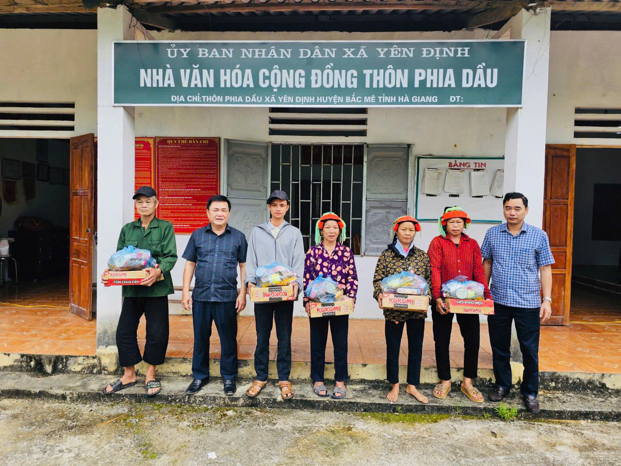 Lãnh đạo xã Ngọc Đường thăm, tặng quà nhân Tháng cao điểm “Vì người nghèo”