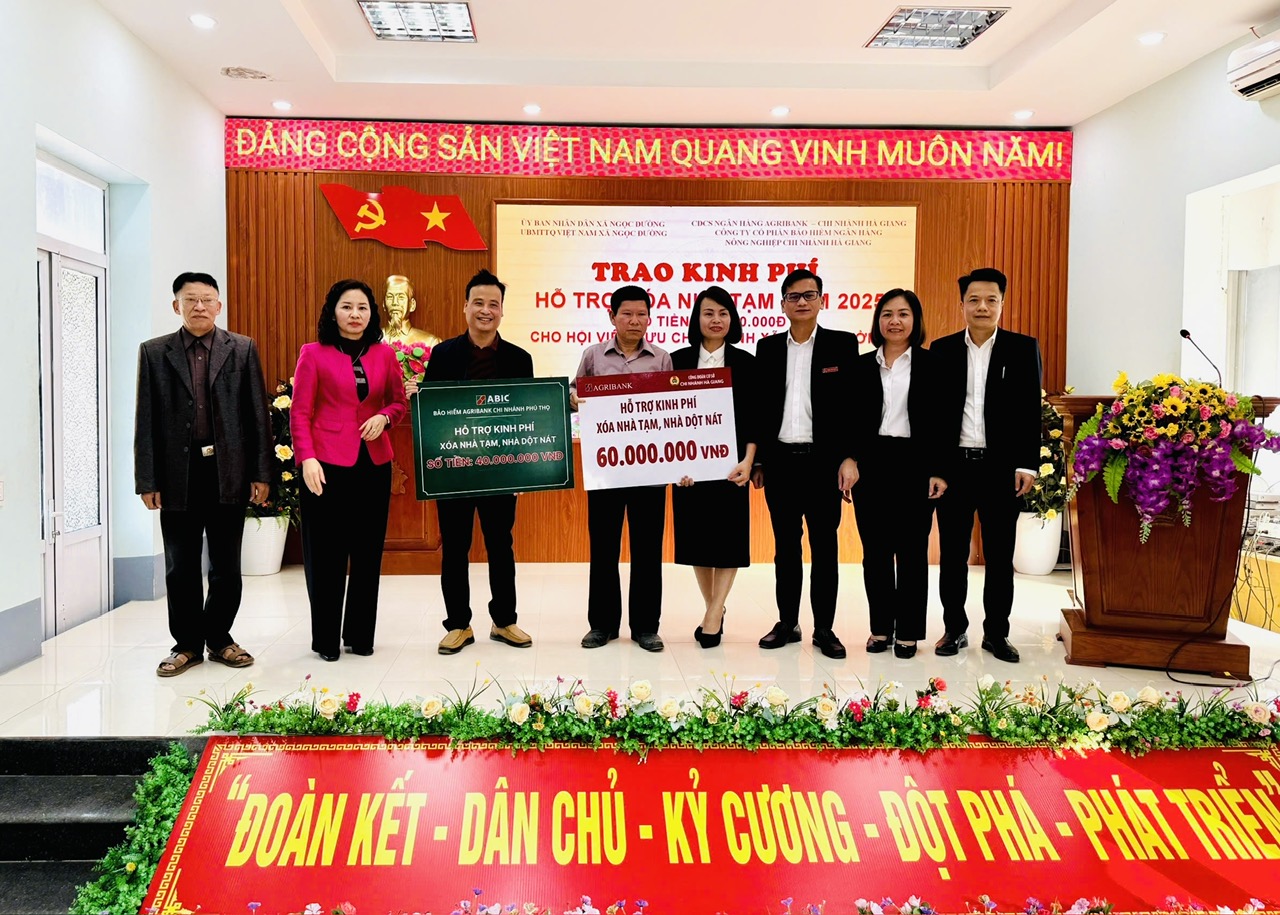 Trao kinh phí hỗ trợ xóa nhà tạm cho hội viên Cựu chiến binh xã Ngọc Đường