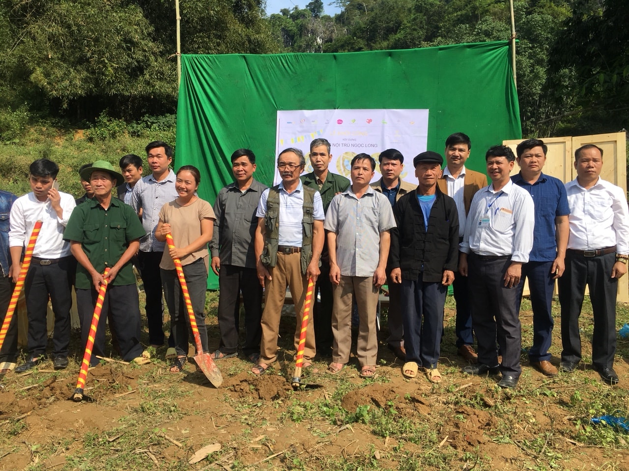 LỄ KHỞI CÔNG XÂY DỰNG LÀNG NỘI TRÚ XÃ NGỌC LONG