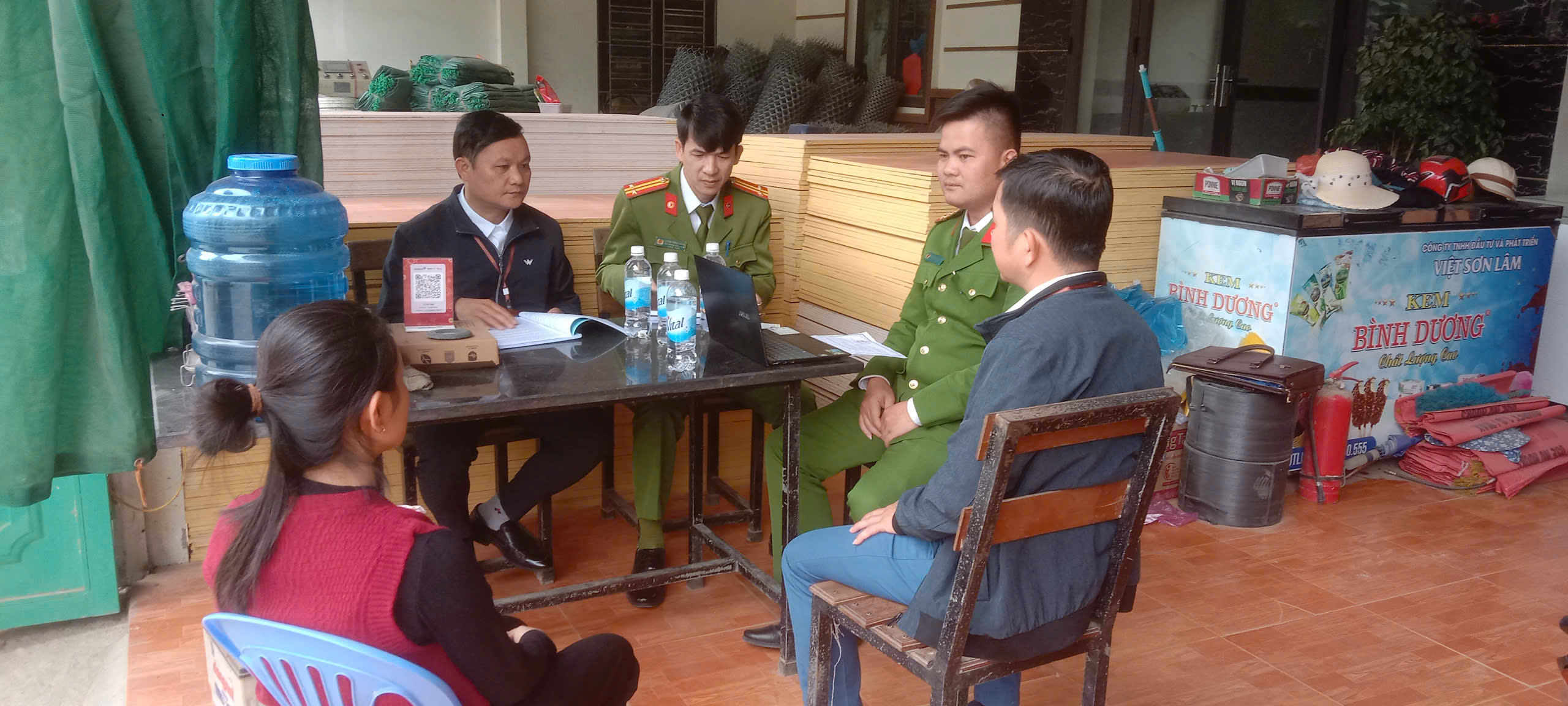 Ủy ban nhân dân xã Niêm Sơn tăng cường kiểm tra, tuyên truyền an toàn phòng cháy chữa cháy tại các hộ kinh doanh