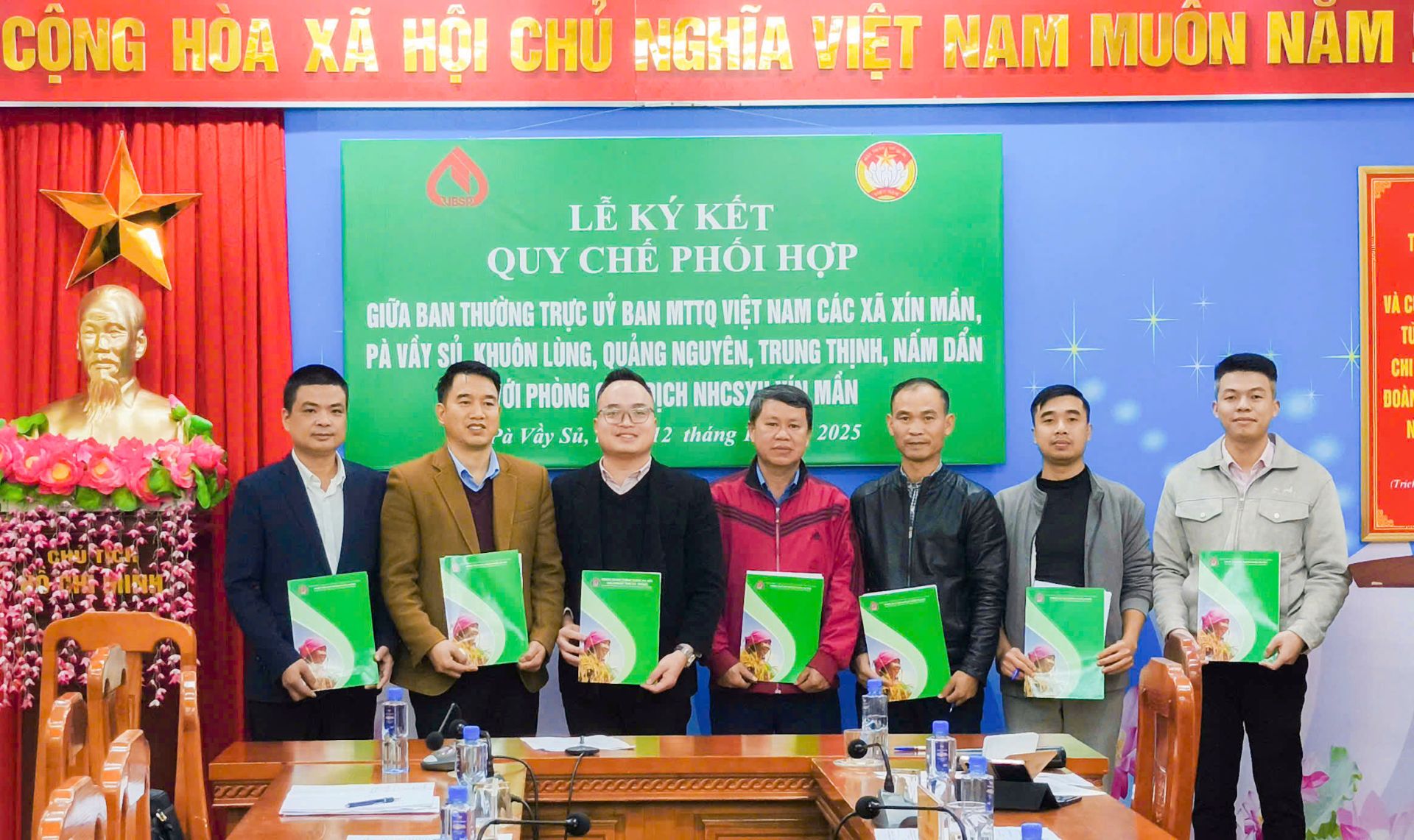 Ký kết chương trình phối hợp giữa Phòng giao dịch NHCSXH Xín Mần với UBMTTQ các xã khu vực Xín Mần