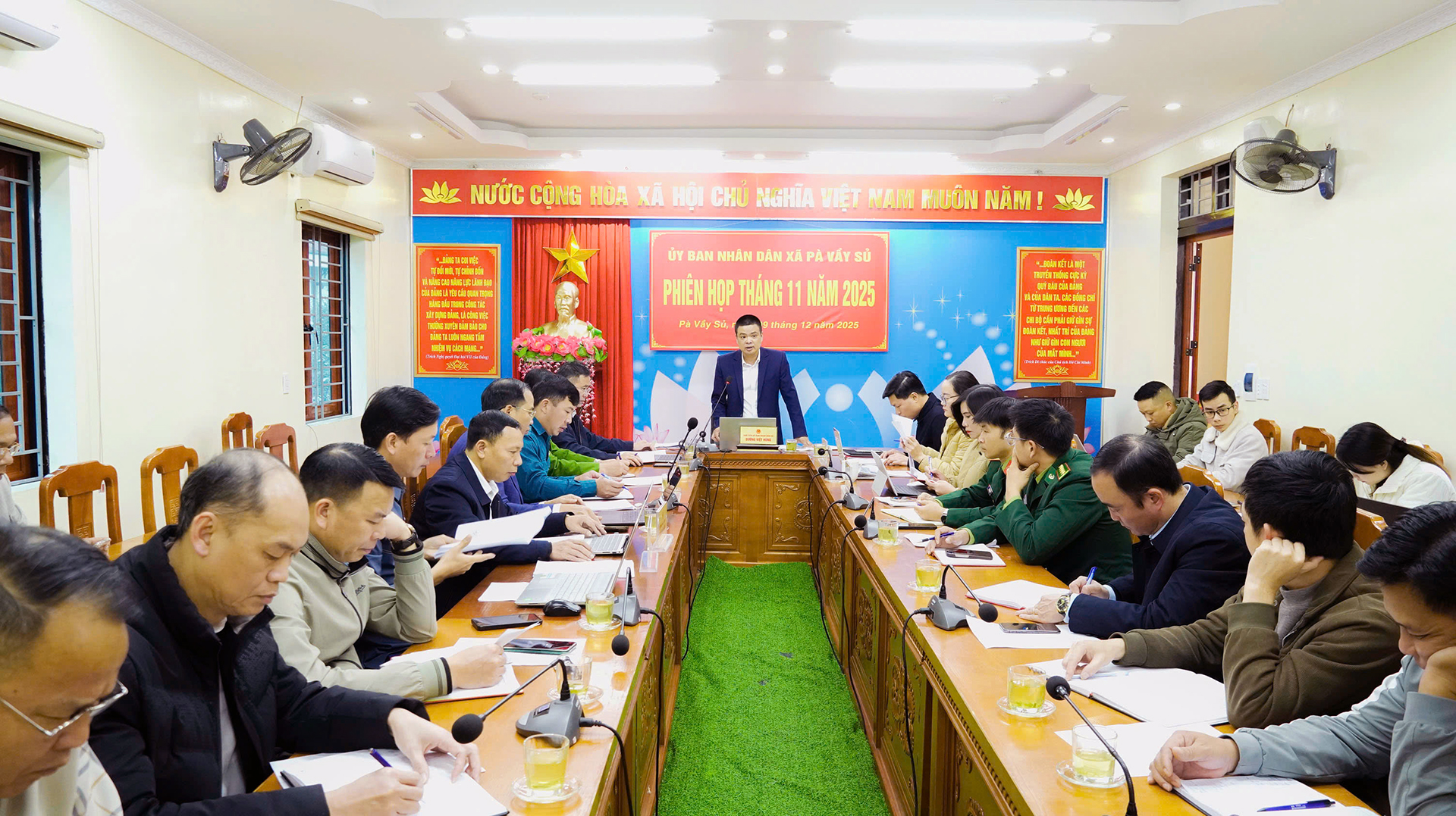 UBND xã Pà Vầy Sủ họp phiên tháng 11 năm 2025