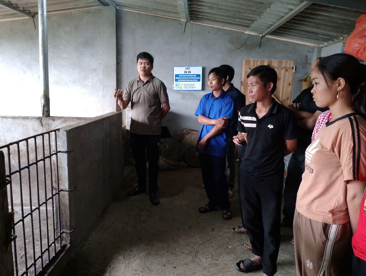 Tả Nhìu tập huấn gắn lý thuyết với thực hành, hướng tới phát triển chăn nuôi an toàn, bền vững