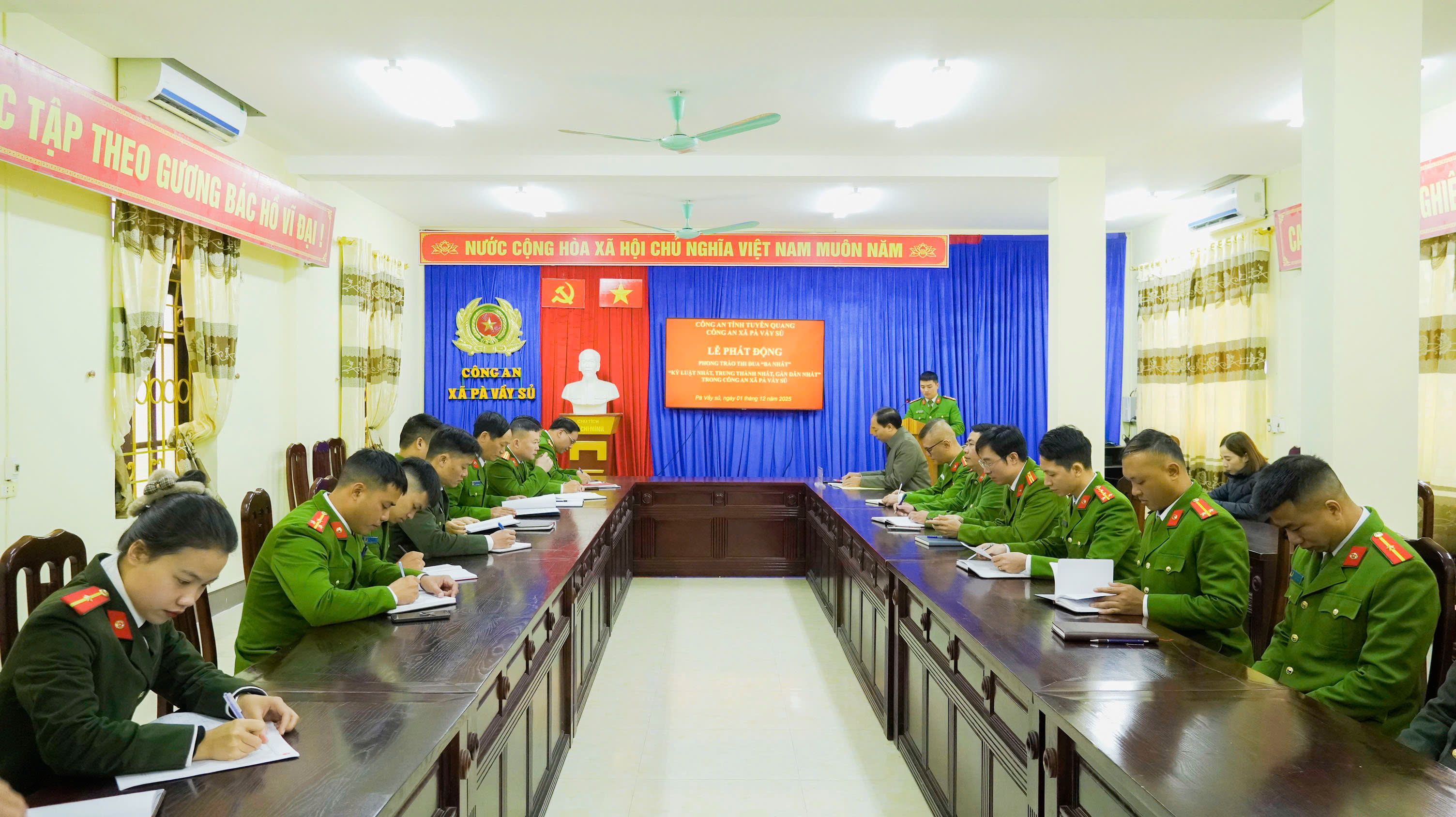 Công an xã Pà Vầy Sủ phát động phong trào thi đua “Ba Nhất”