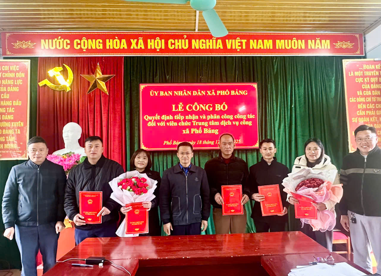 ỦY BAN NHÂN DÂN XÃ PHỐ BẢNG CÔNG BỐ QUYẾT ĐỊNH TIẾP NHẬN VÀ PHÂN CÔNG CÔNG TÁC ĐỐI VỚI VIÊN CHỨC TRUNG TÂM DỊCH VỤ CÔNG