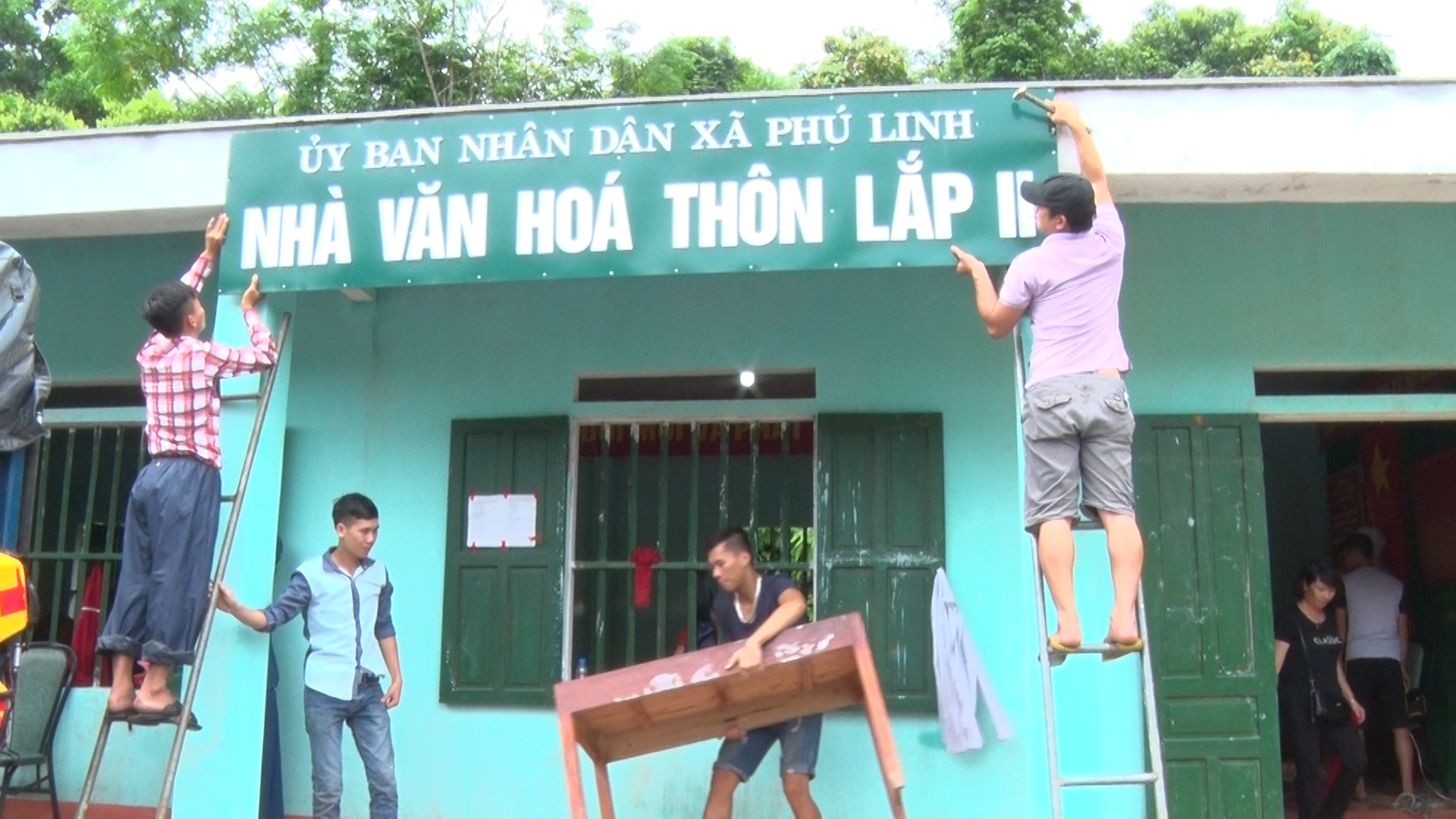 Chỉnh trang nhà văn hóa thôn Lắp II, xã Phú Linh