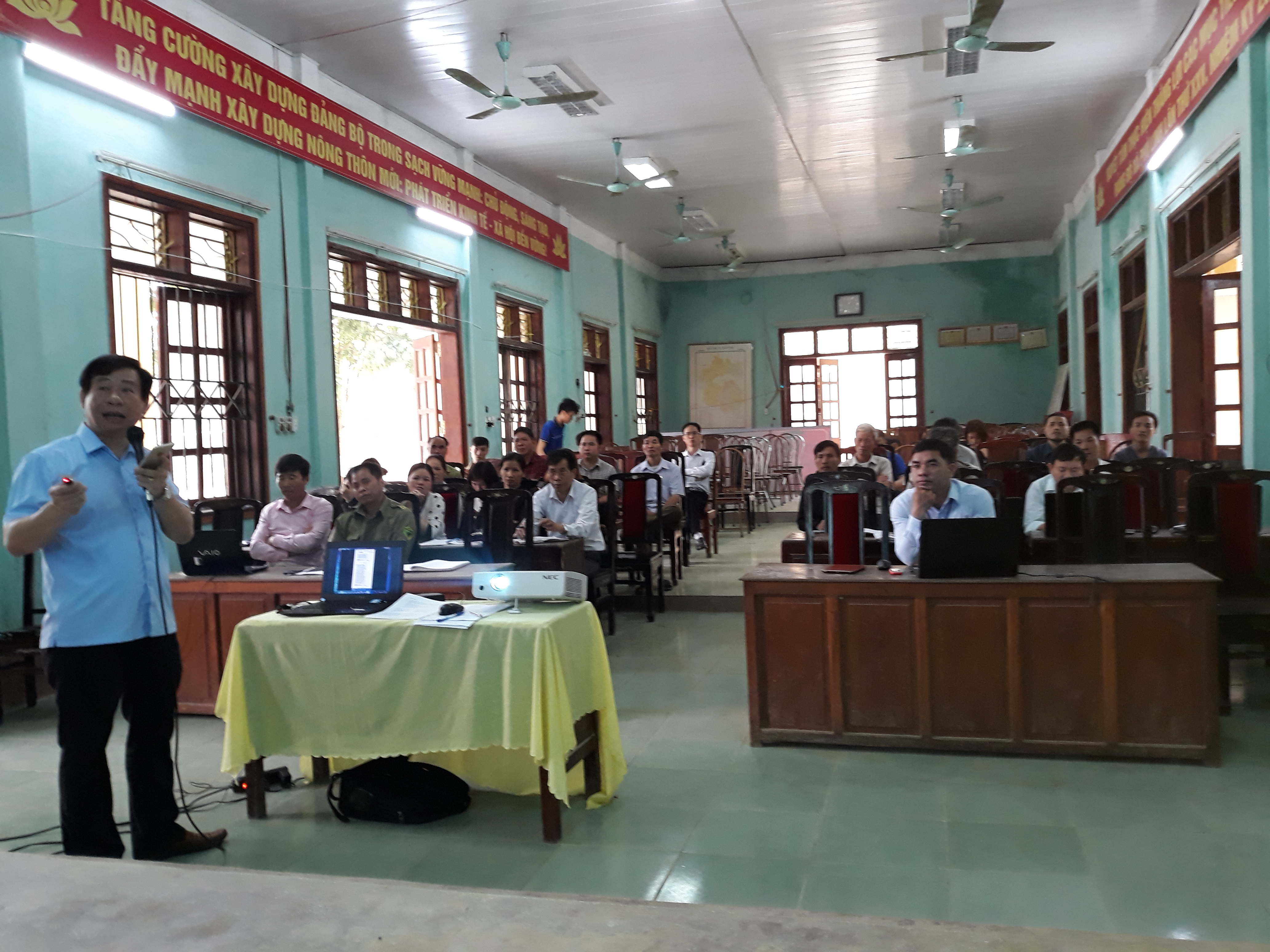 Xã Phú Linh tổ chức hội nghị tập huấn ứng dụng công nghệ thông tin trong quản lý nhà nước, cải cách hành chính và tin nhắn đến hộ gia đình năm 2018