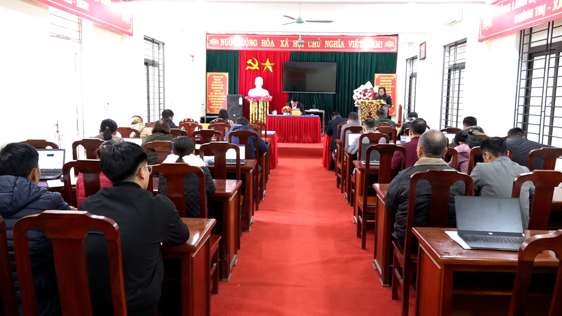 UBND xã Pờ Ly Ngài họp giao ban đầu tuần