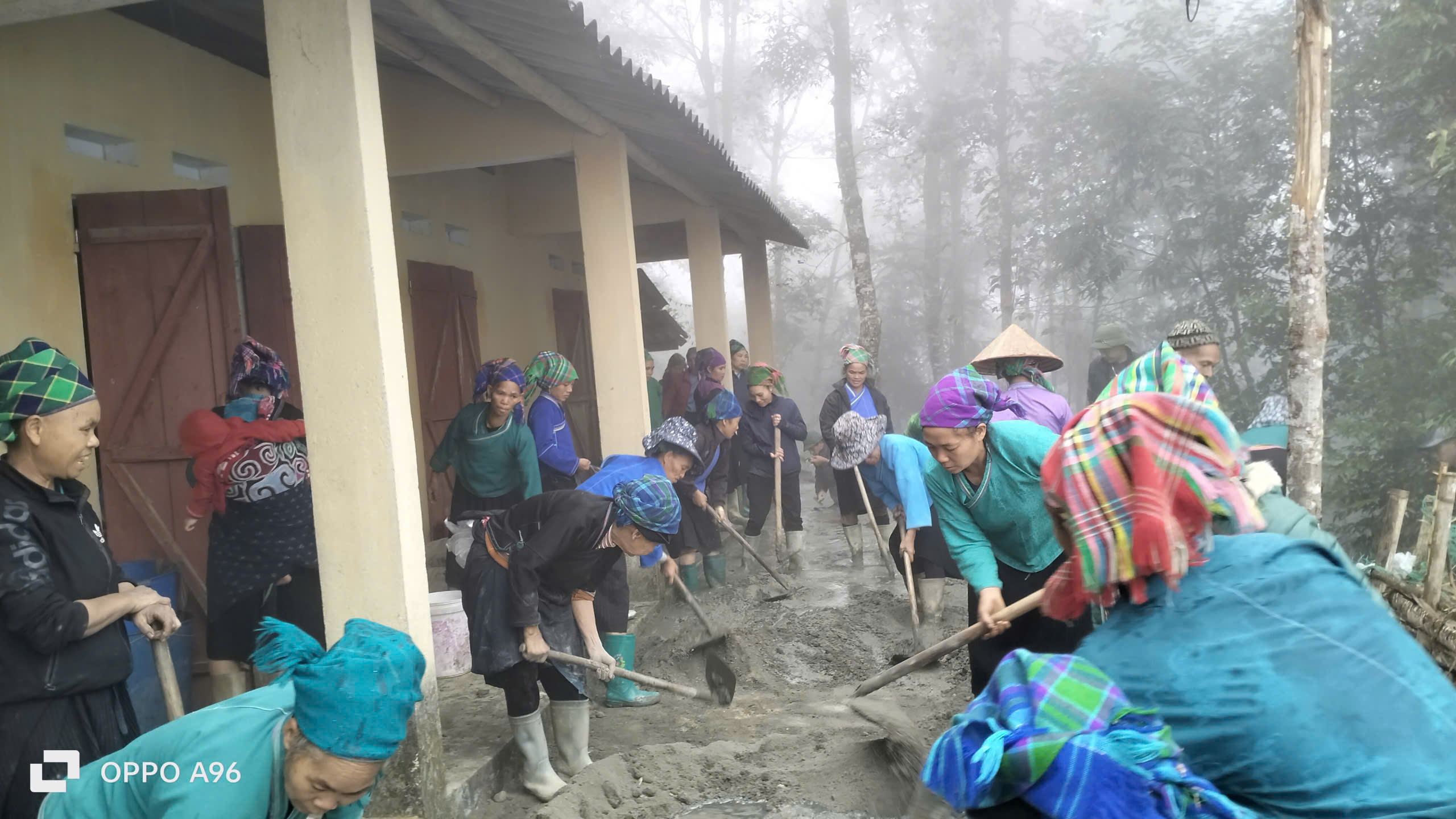 CHƯƠNG TRÌNH THIỆN NGUYỆN “HÀNH TRÌNH CỦA HƠI ẤM” ĐẾN VỚI HỌC SINH XÃ PỜ LY NGÀI