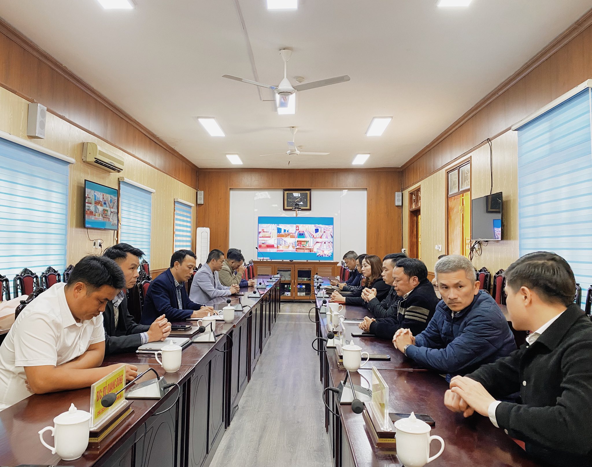 Công bố và trao quyết định về công tác cán bộ