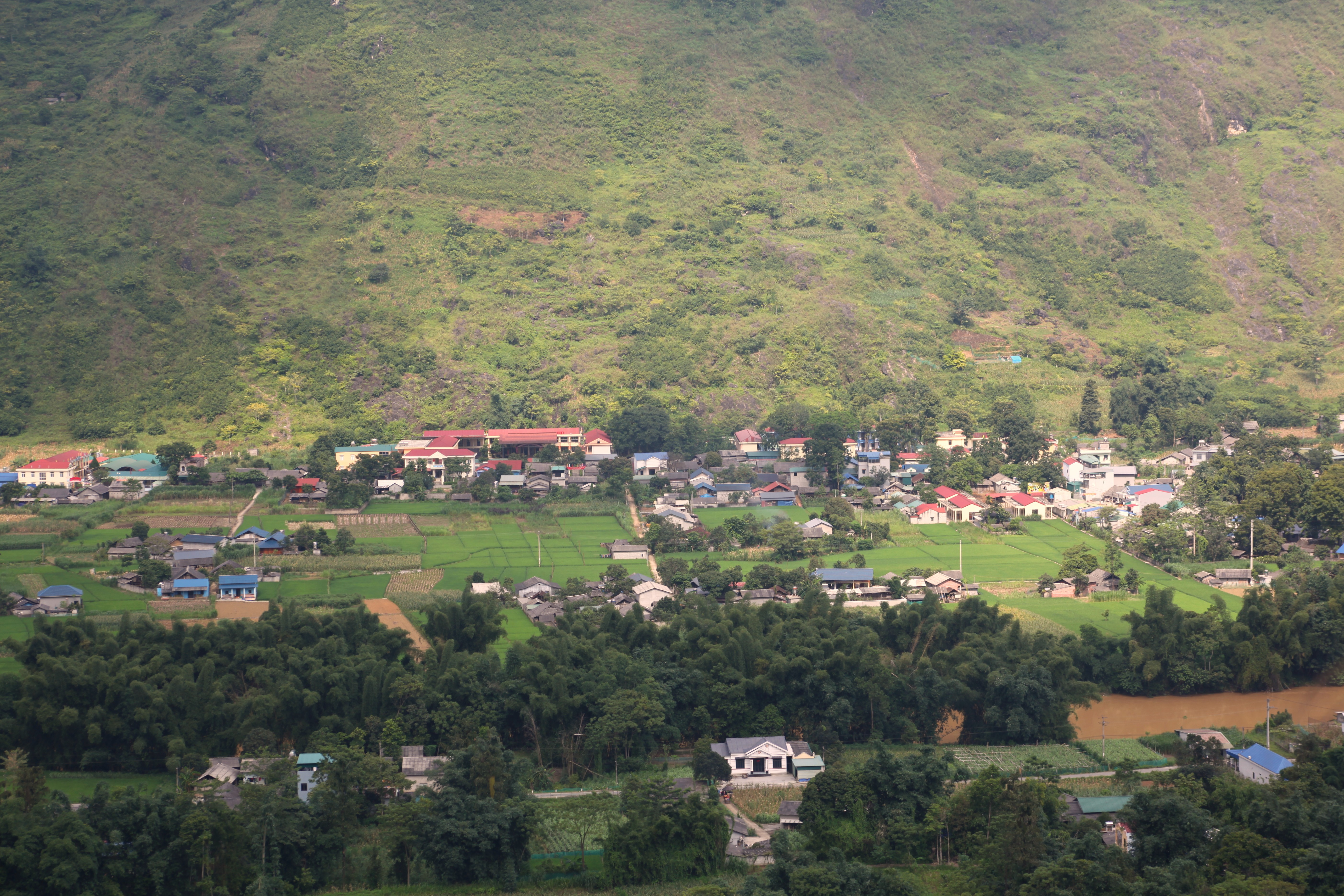 Về Lùng Tám hôm nay.
