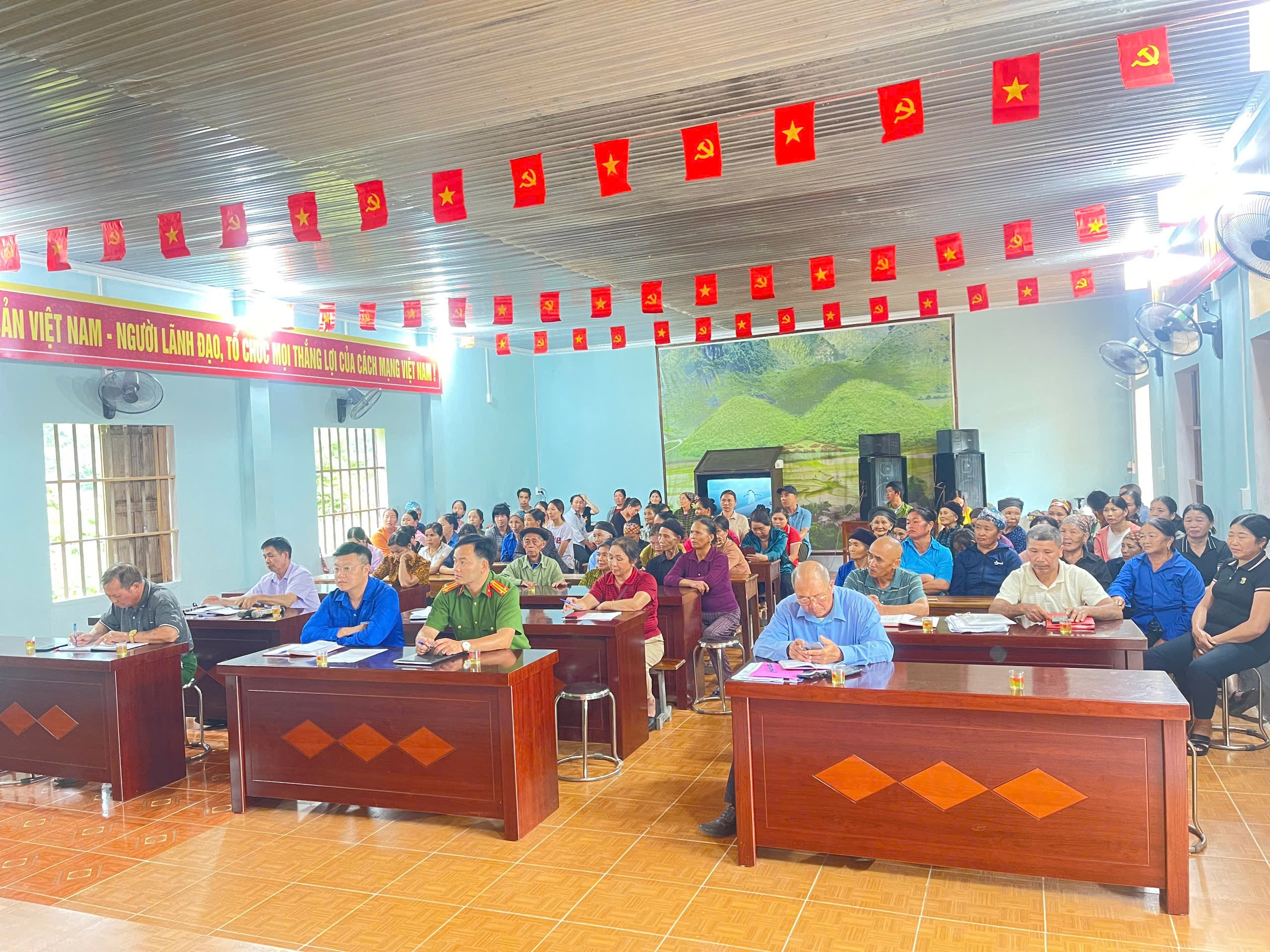 Công An xã Quản Bạ tuyên truyền về công tác phòng chống ma tuý trong tình hình mới tại thôn Nà Chang