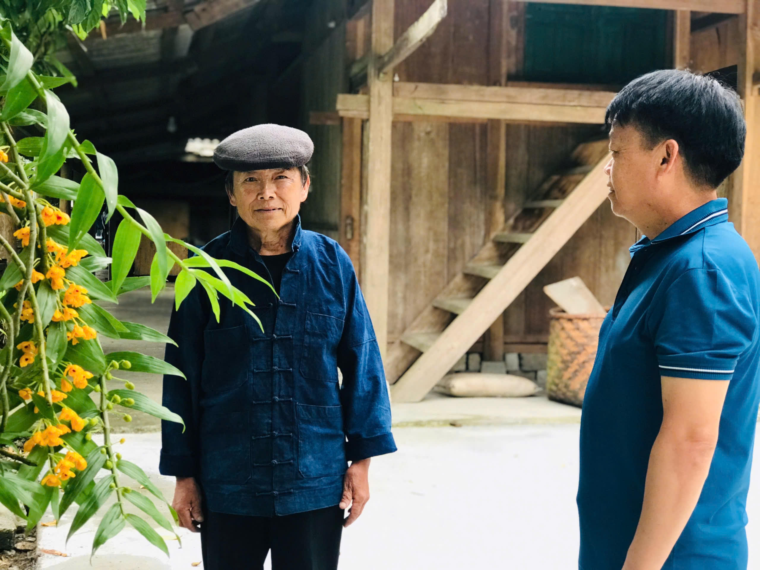 Người đưa ánh sáng của Đảng về trên những bản Mông