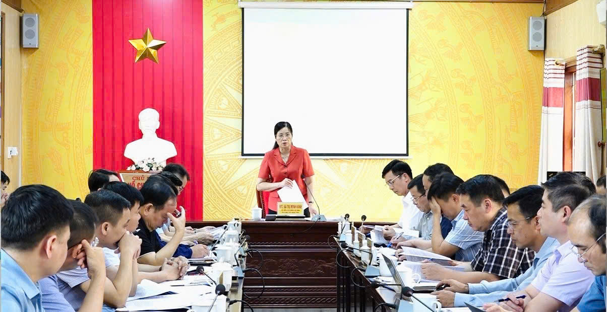 Phó Chủ tịch UBND tỉnh Hà Minh Hạnh làm việc tại huyện Quản Bạ