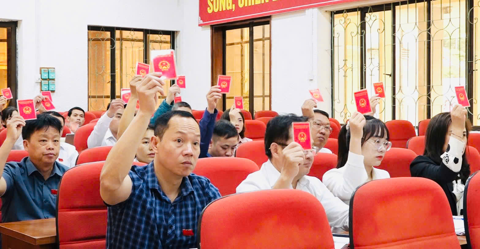 Kỳ họp lần thứ 17 (chuyên đề) HĐND huyện Quản Bạ khóa XX, nhiệm kỳ 2021- 2026