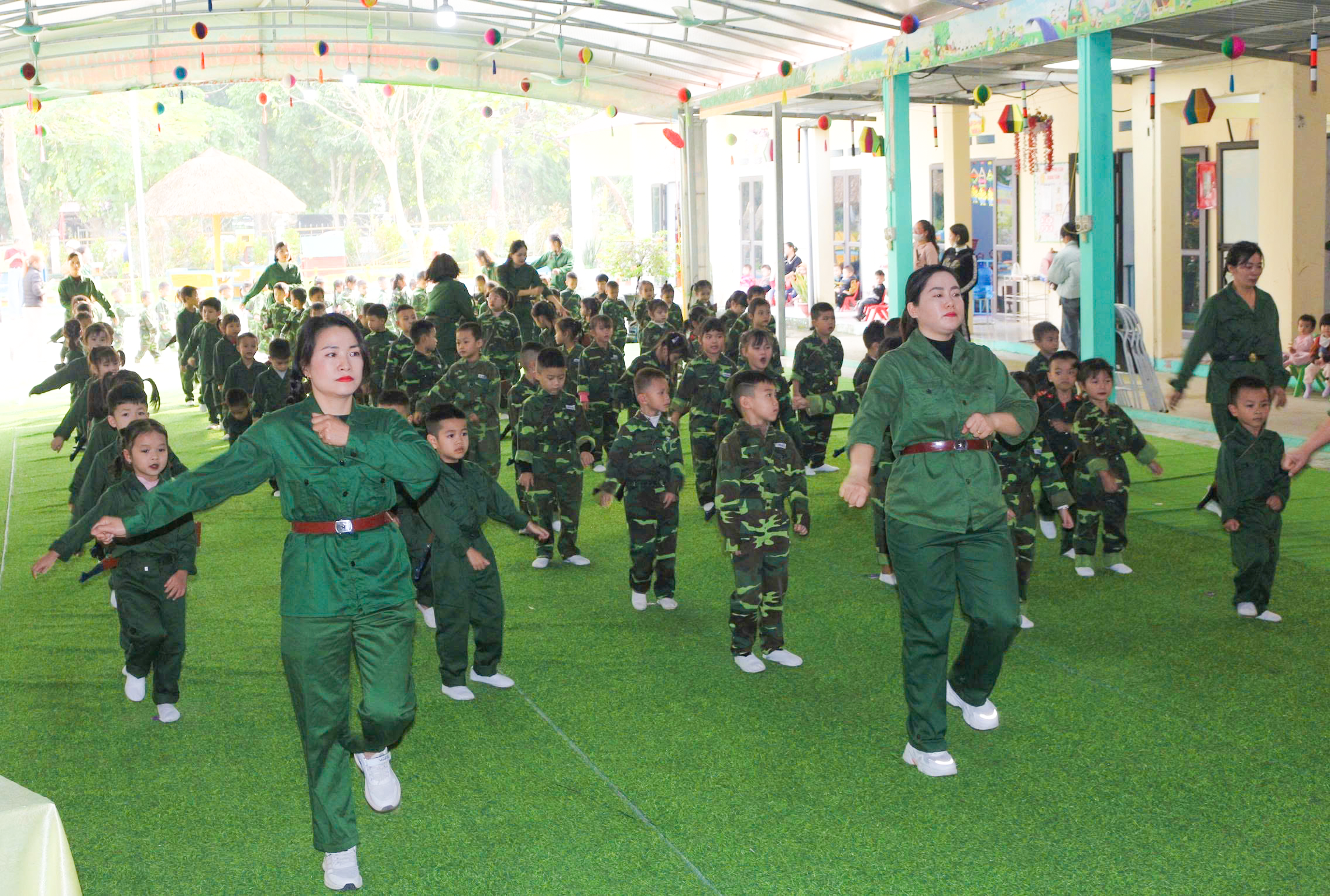 Trường Mầm non Yên Bình, Quang Bình, Tuyên Quang tổ chức chương trình hoạt động trải nghiệm “Chiến sĩ tí hon” năm học 2025 - 2026