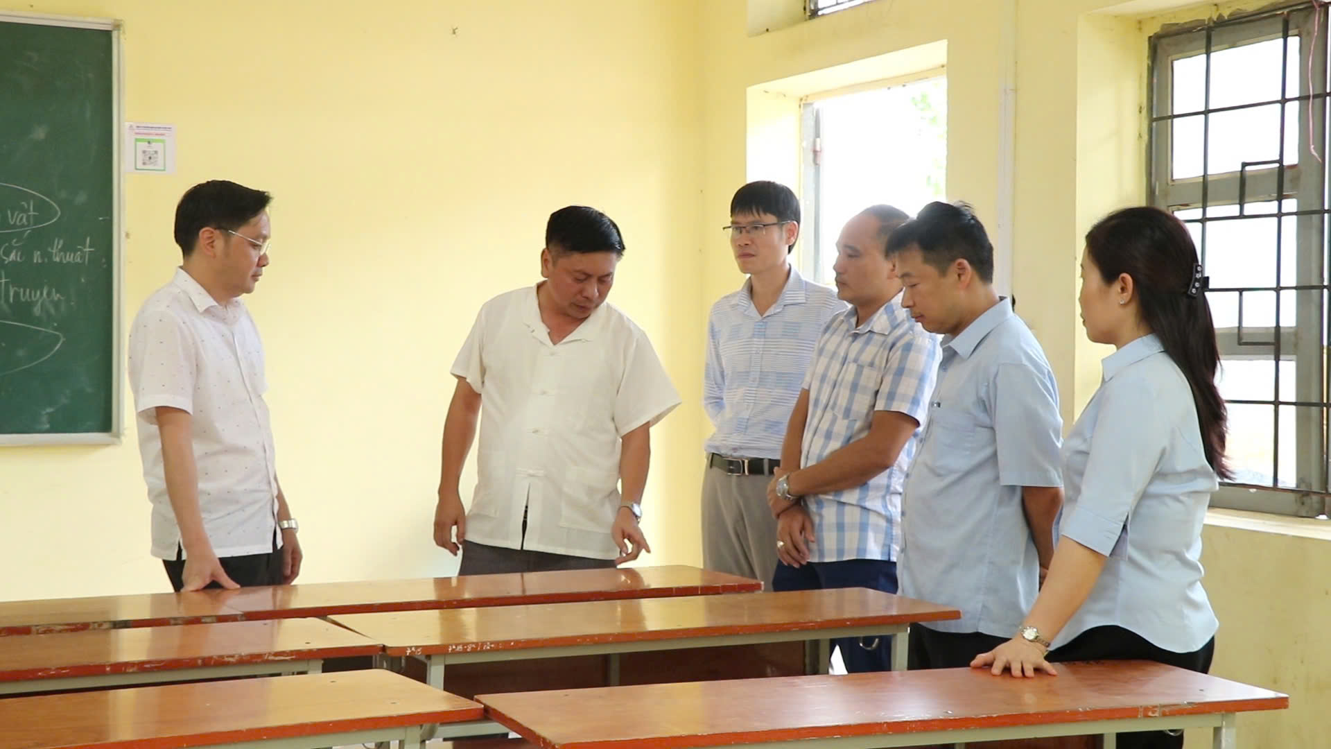 Lãnh đạo UBND huyện kiểm tra công tác chuẩn bị thi tốt nghiệp THPT tại điểm thi trường THPT Quang Bình