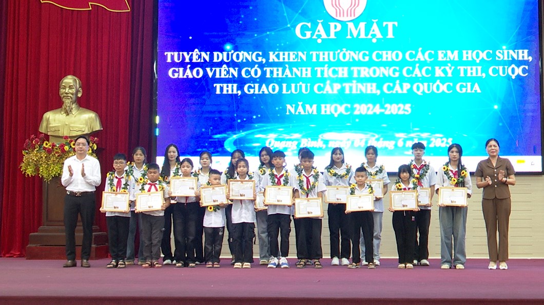 Gặp mặt biểu dương khen hưởng học sinh, giáo viên có thành tích trong các kỳ thi, cuộc thi giao lưu cấp Tỉnh, cấp quốc gia năm học 2024 – 2025