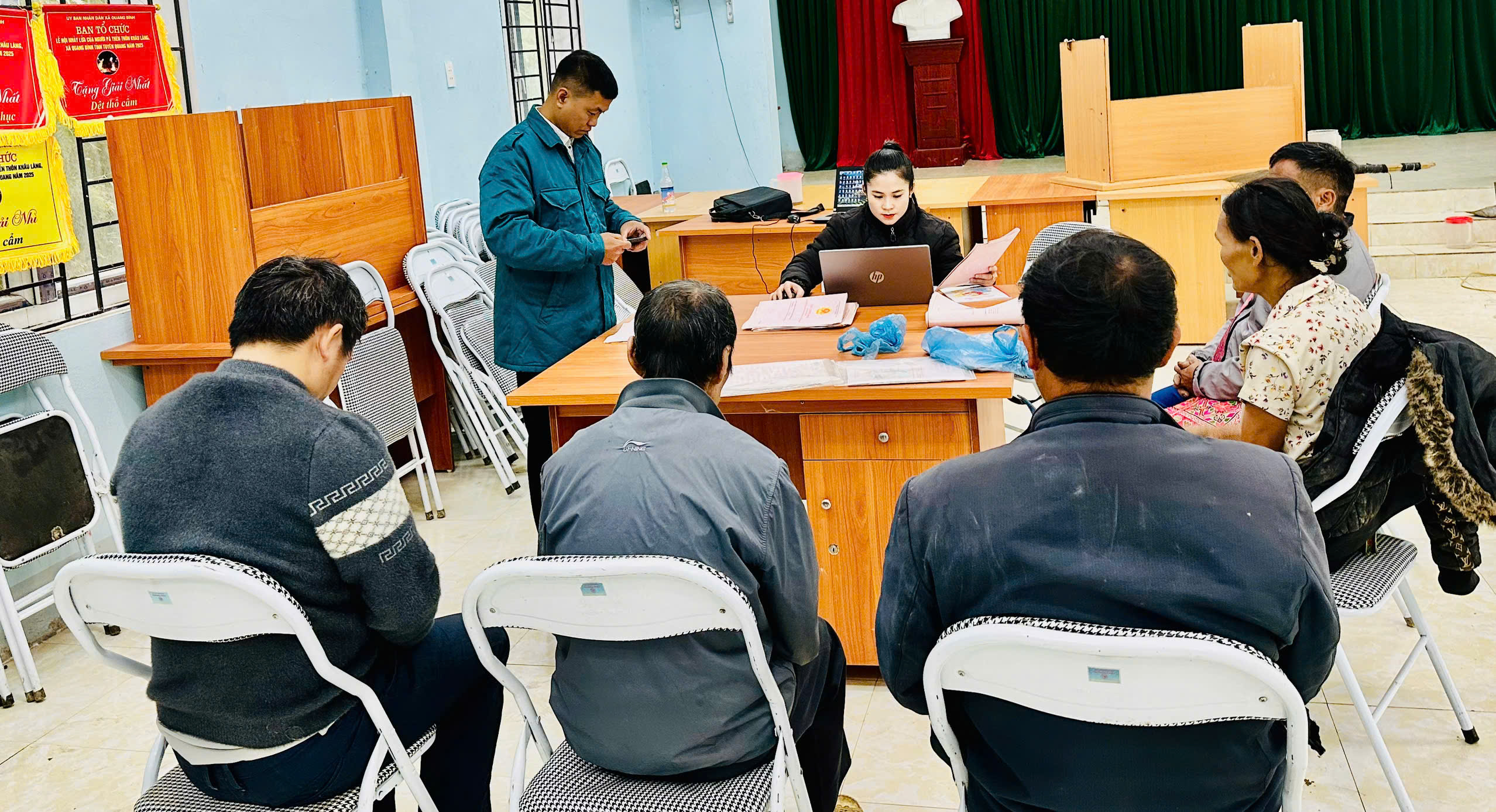 HỘI PHỤ NỮ XÃ QUANG BÌNH TÍCH CỰC THAM GIA LÀM SẠCH DỮ LIỆU QUỐC GIA VỀ ĐẤT ĐAI